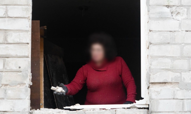 З вікна зруйнованої квартири висловлювалася на підтримку РФ: харків’янка стала фігуранткою справи