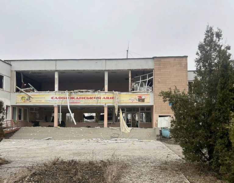 У Липцях пошкоджено ліцей через обстріл