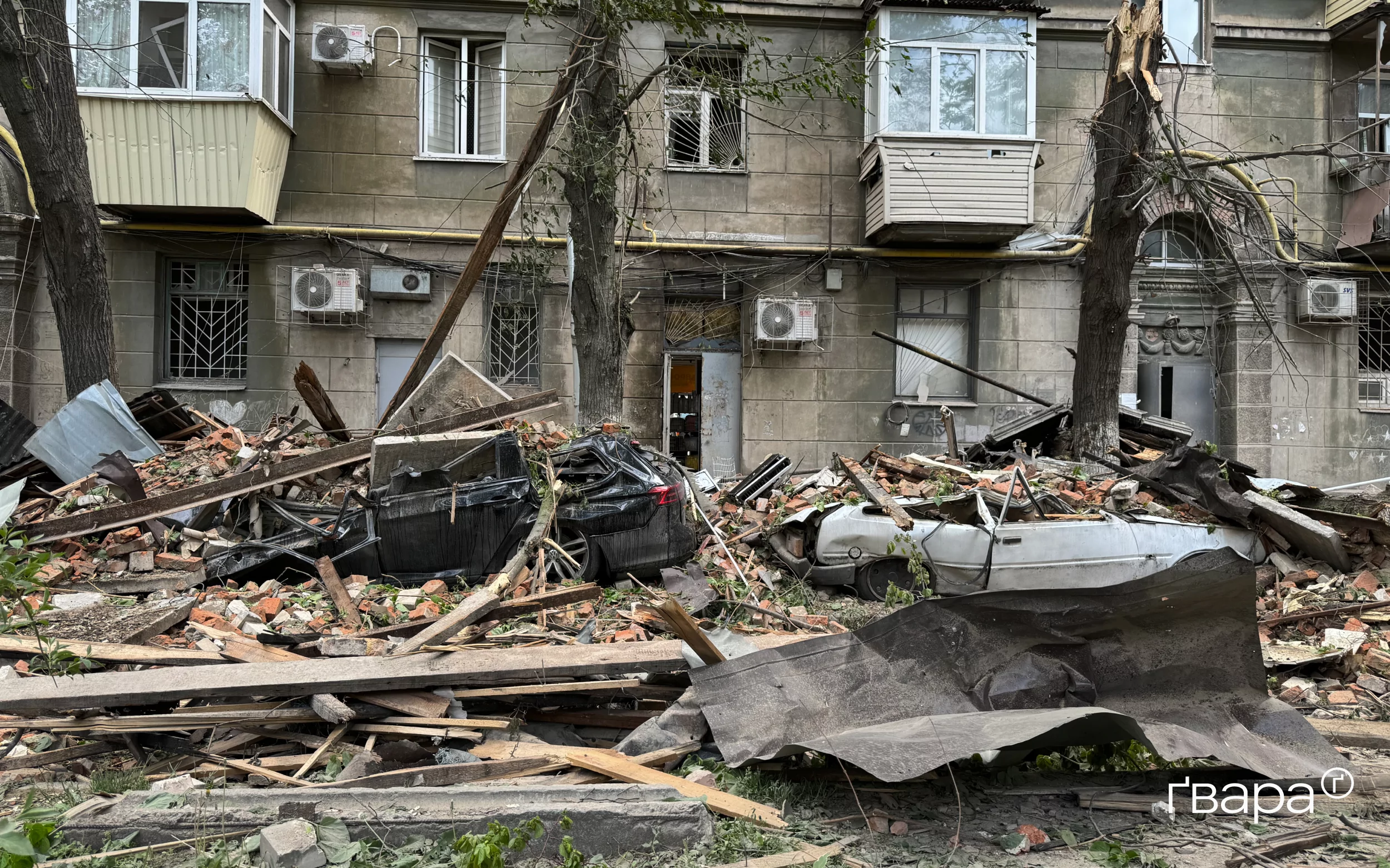 зображення до посту: Росіяни влучили по п’ятиповерхівці у середмісті Дніпра — фото