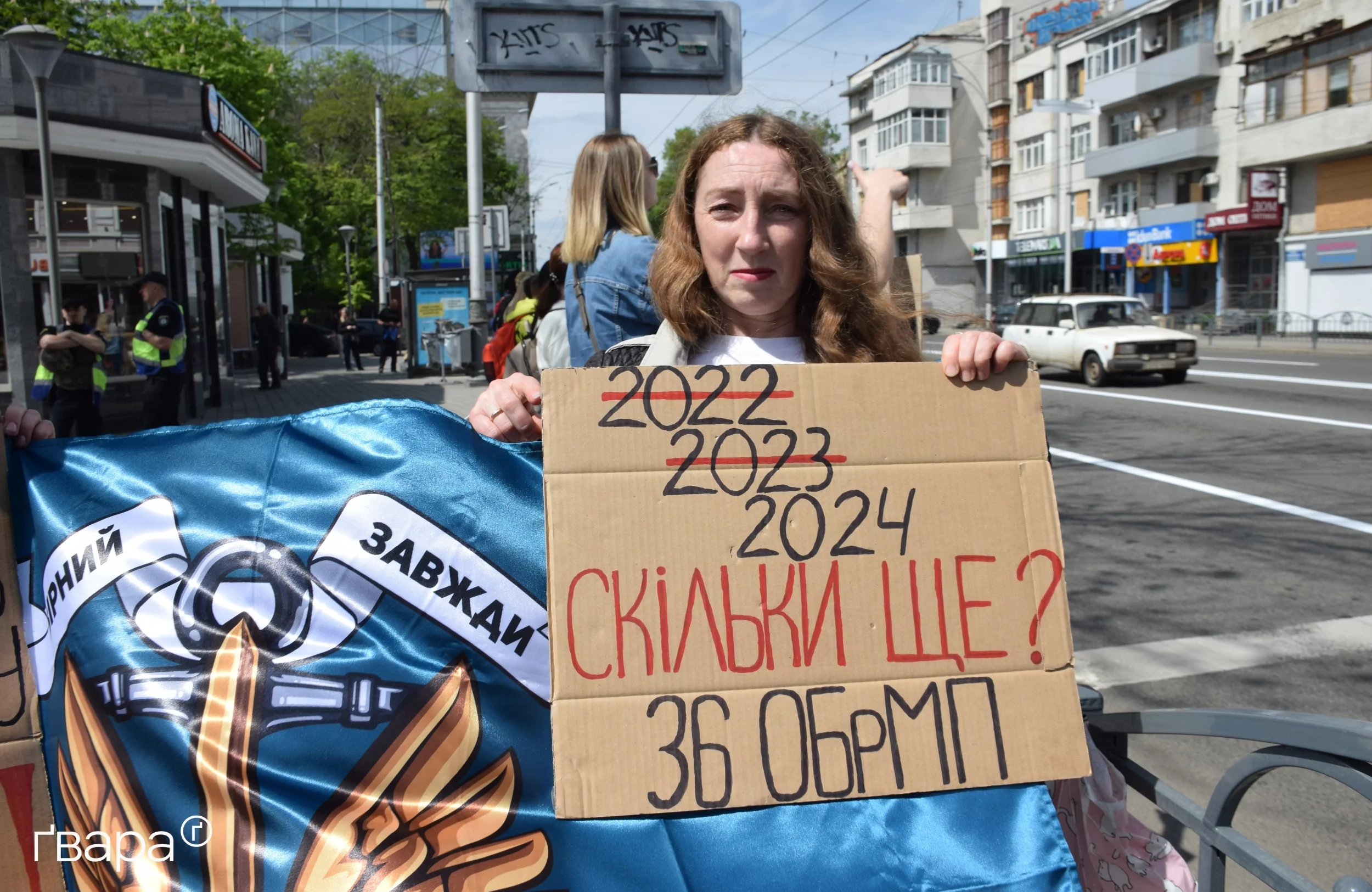 зображення до посту: У Харкові пройшла акція в підтримку військовополонених «Не мовчи. Полон вбиває!» – фото