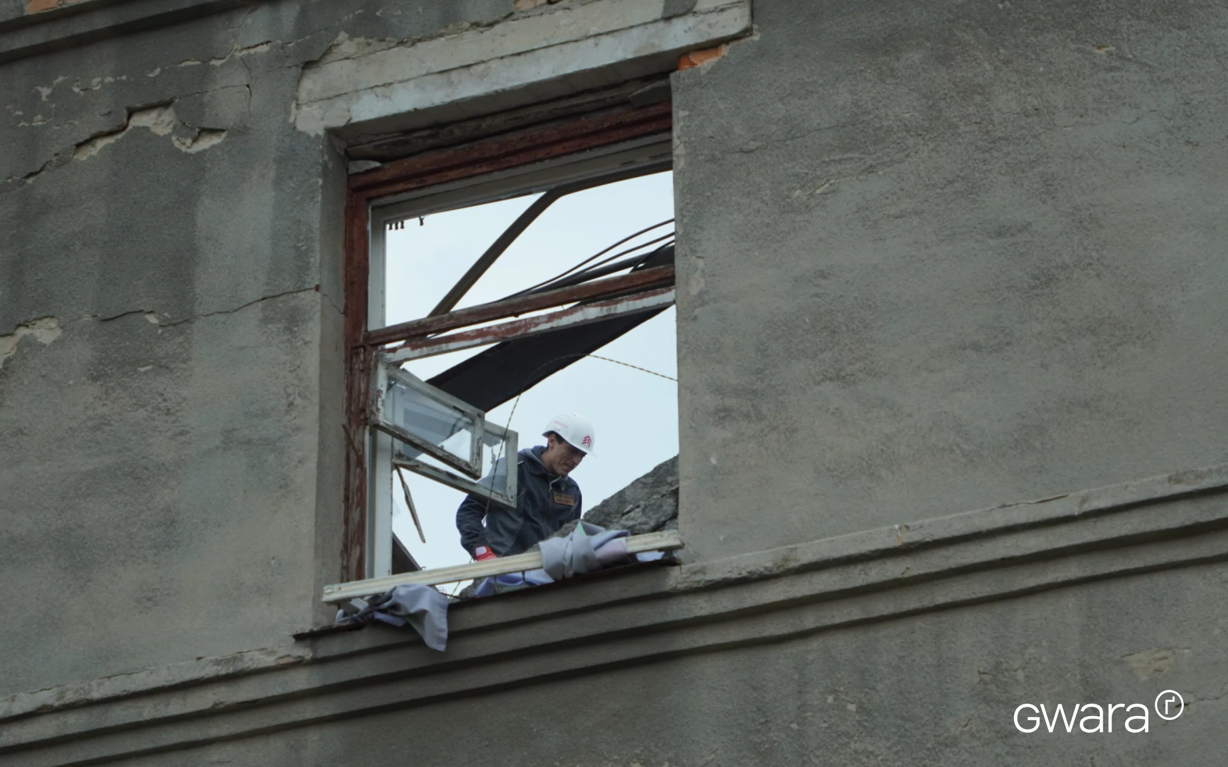 зображення до посту: &#8220;Few centimeters closer, and my parents would be dead&#8221;: Aftermath of Russian drone strike on Kharkiv (in photos) 