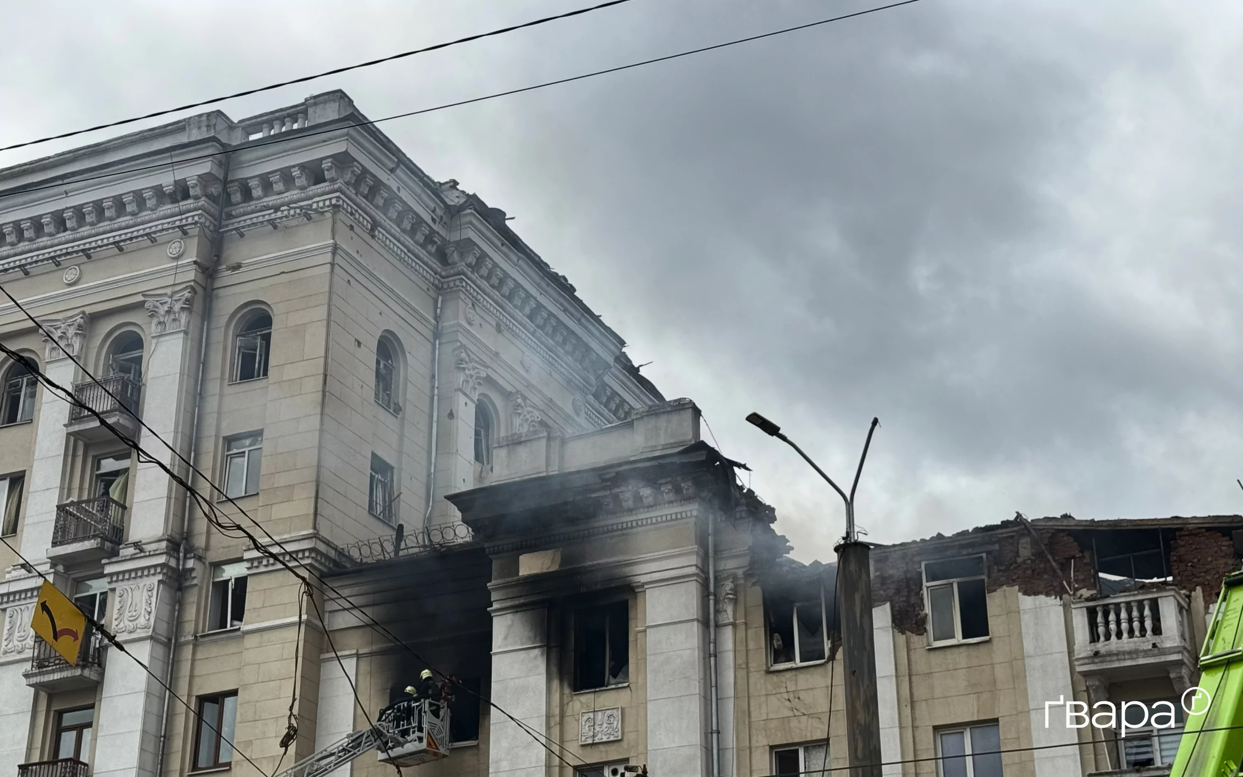 зображення до посту: Росіяни влучили по п’ятиповерхівці у середмісті Дніпра — фото