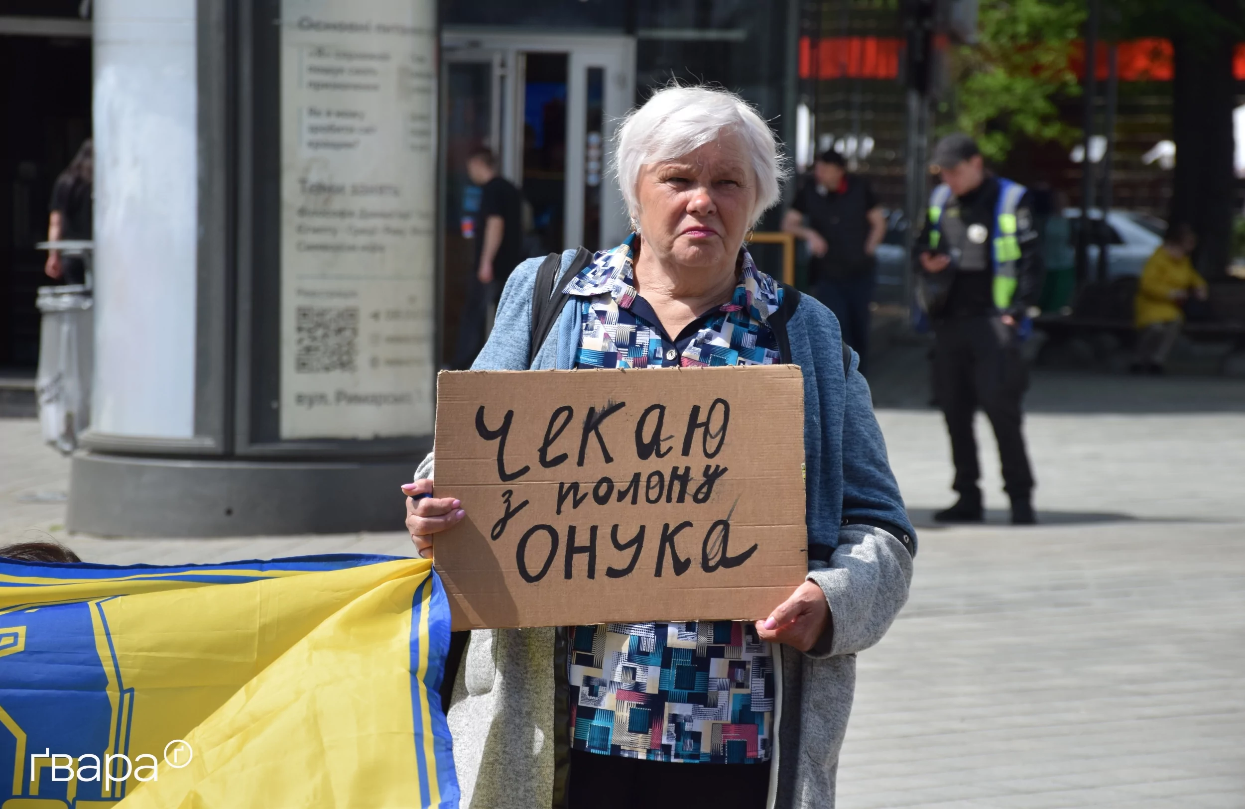 зображення до посту: У Харкові пройшла акція в підтримку військовополонених «Не мовчи. Полон вбиває!» – фото