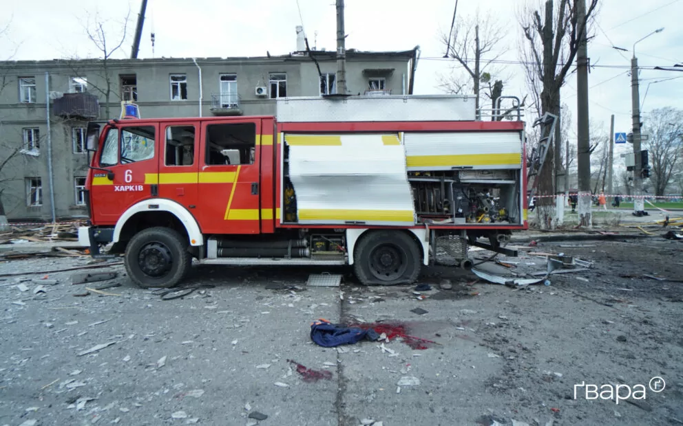 зображення до посту: Загиблі рятувальники, зруйновані будинки та відключення світла: РФ обстріляла Харків – фото