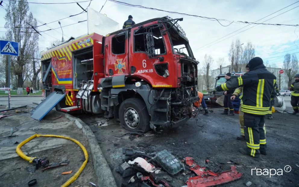 зображення до посту: Загиблі рятувальники, зруйновані будинки та відключення світла: РФ обстріляла Харків – фото