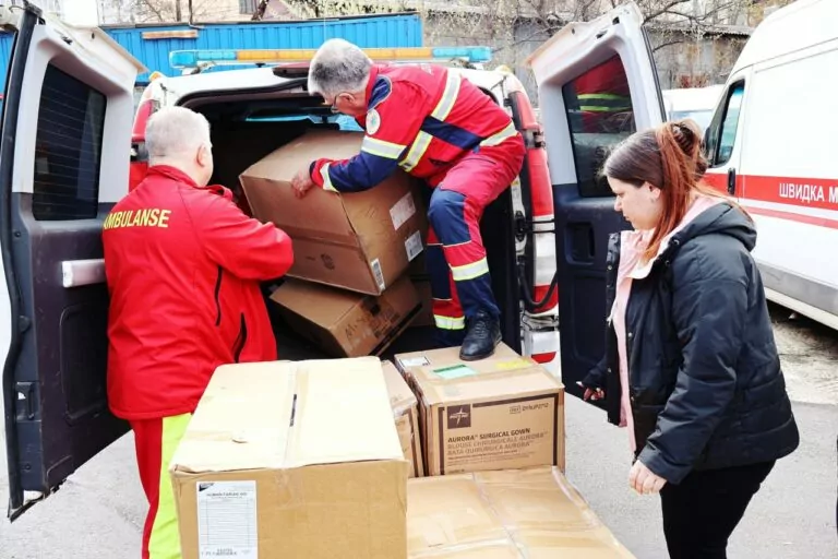 Лікарням Харківщини передали ліки та матеріали на майже пів мільйона доларів