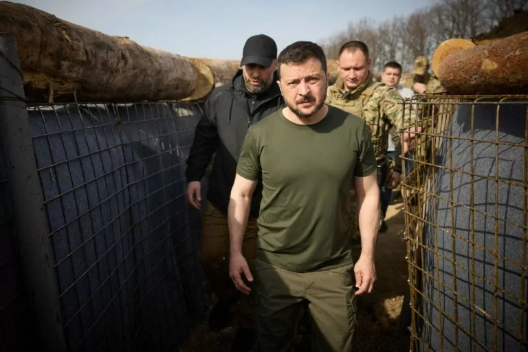 Zelenskyy visits military positions in northern Kharkiv region