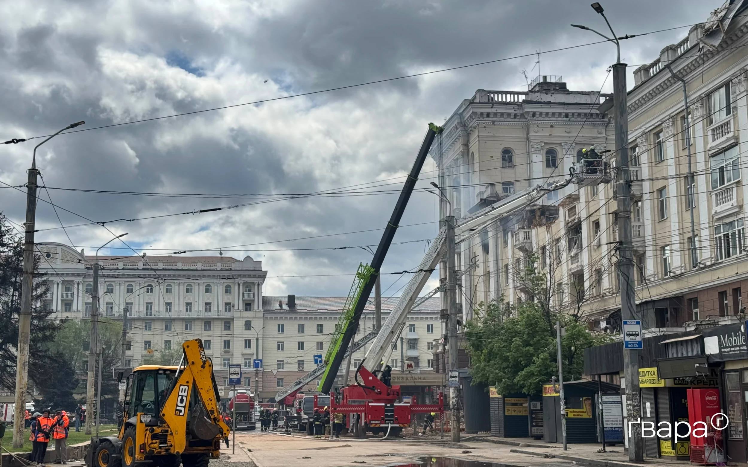 зображення до посту: Росіяни влучили по п’ятиповерхівці у середмісті Дніпра — фото