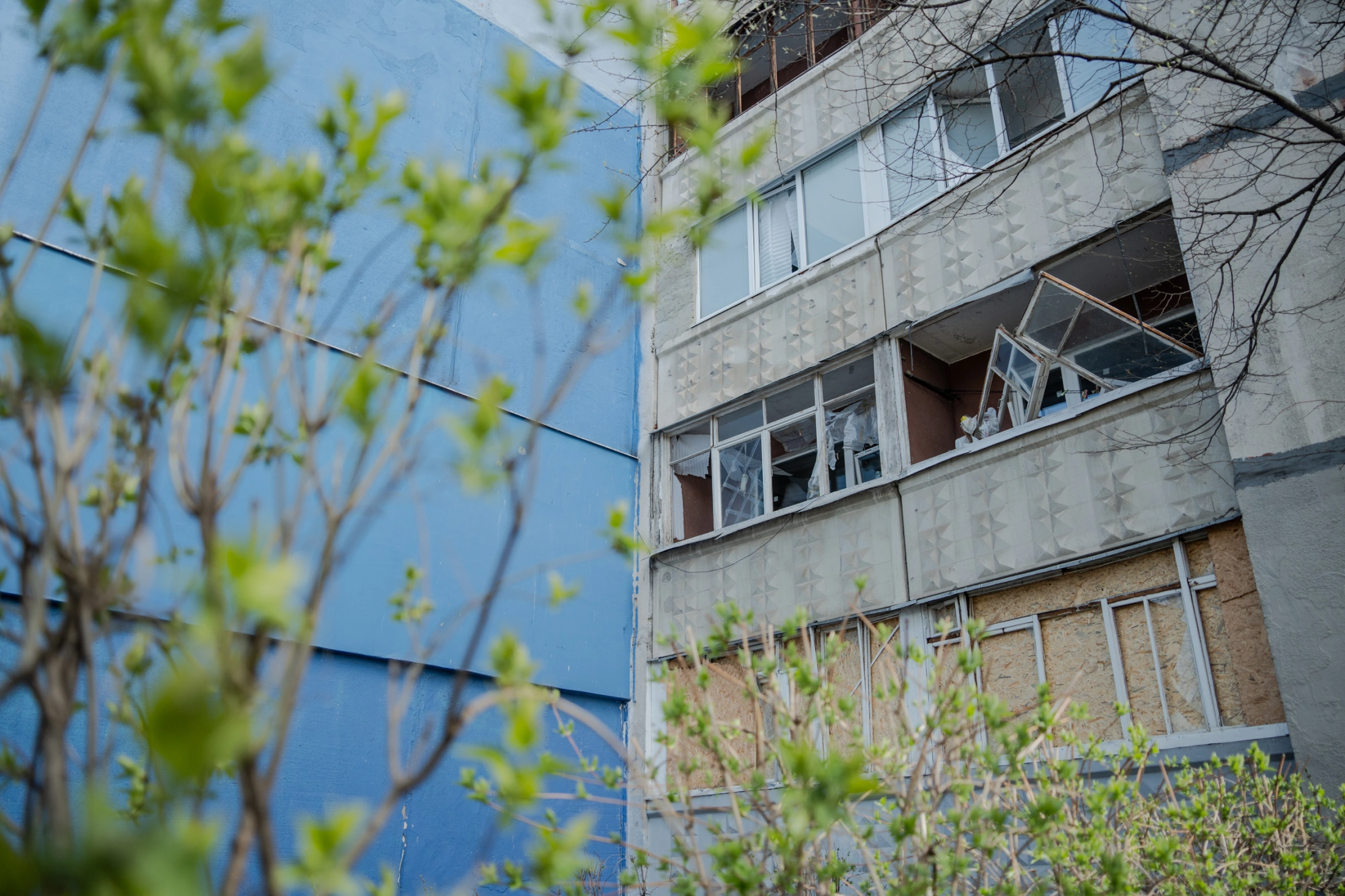 Building damaged by Russian missile strike on Shevchenkivskyi district of Kharkiv on April 6 / Photo: Ivan Samoilov for Gwara Media