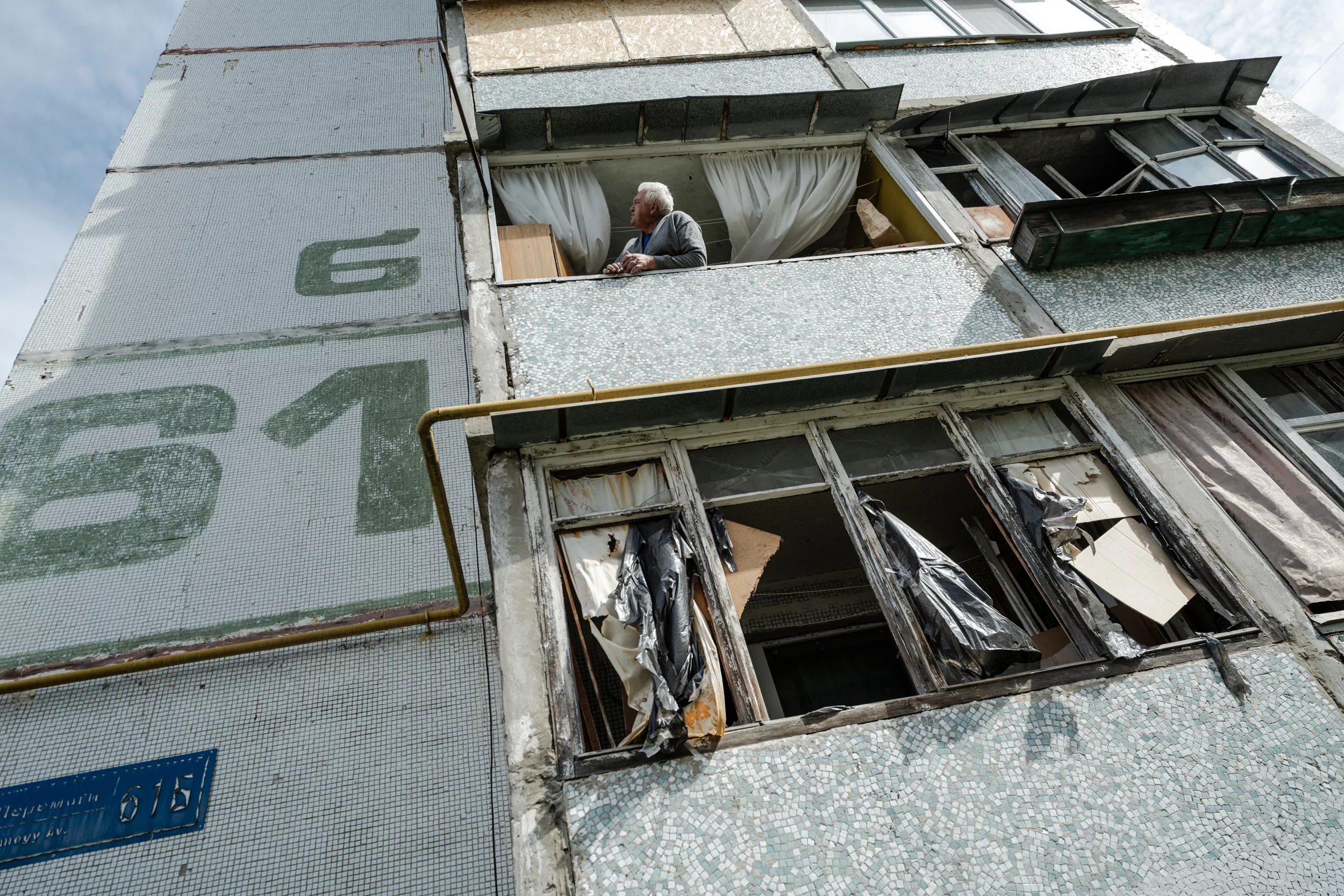 Residential building damaged after Russian missile attack on Kharkiv on April 6 / Photo: Ivan Samoilov for Gwara Media