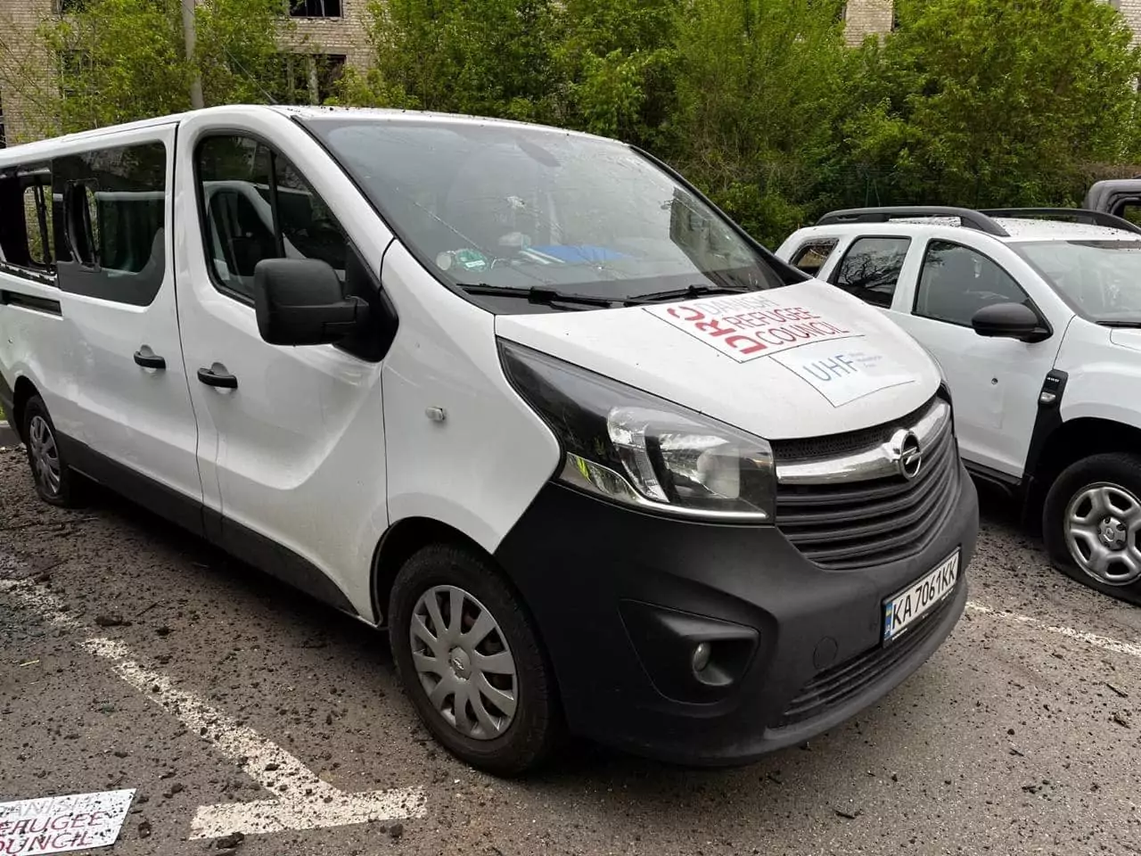 Danish Refugee Council's car, damaged in Russian missile attack on Kharkiv on April 24 / Photo: Serhii Bolvinov's Facebook