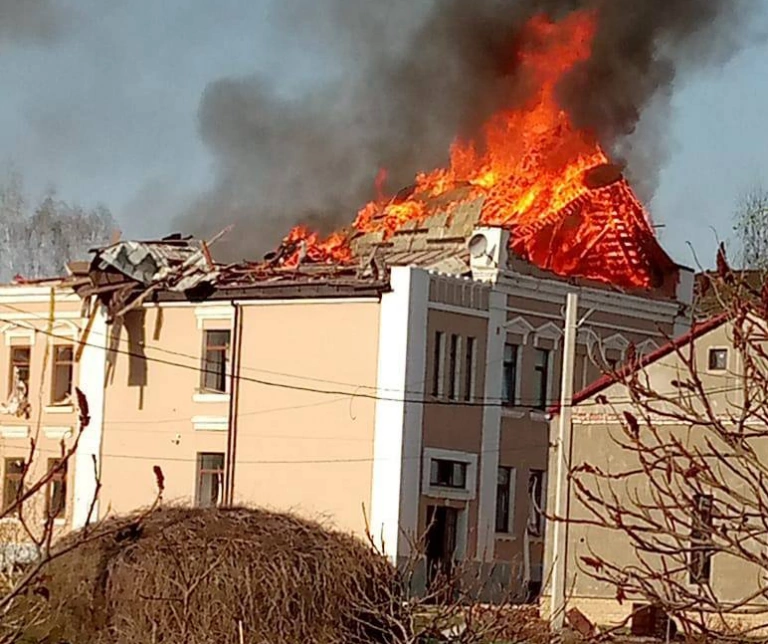 Внаслідок обстрілу медзакладу Вовчанська постраждали двоє місцевих