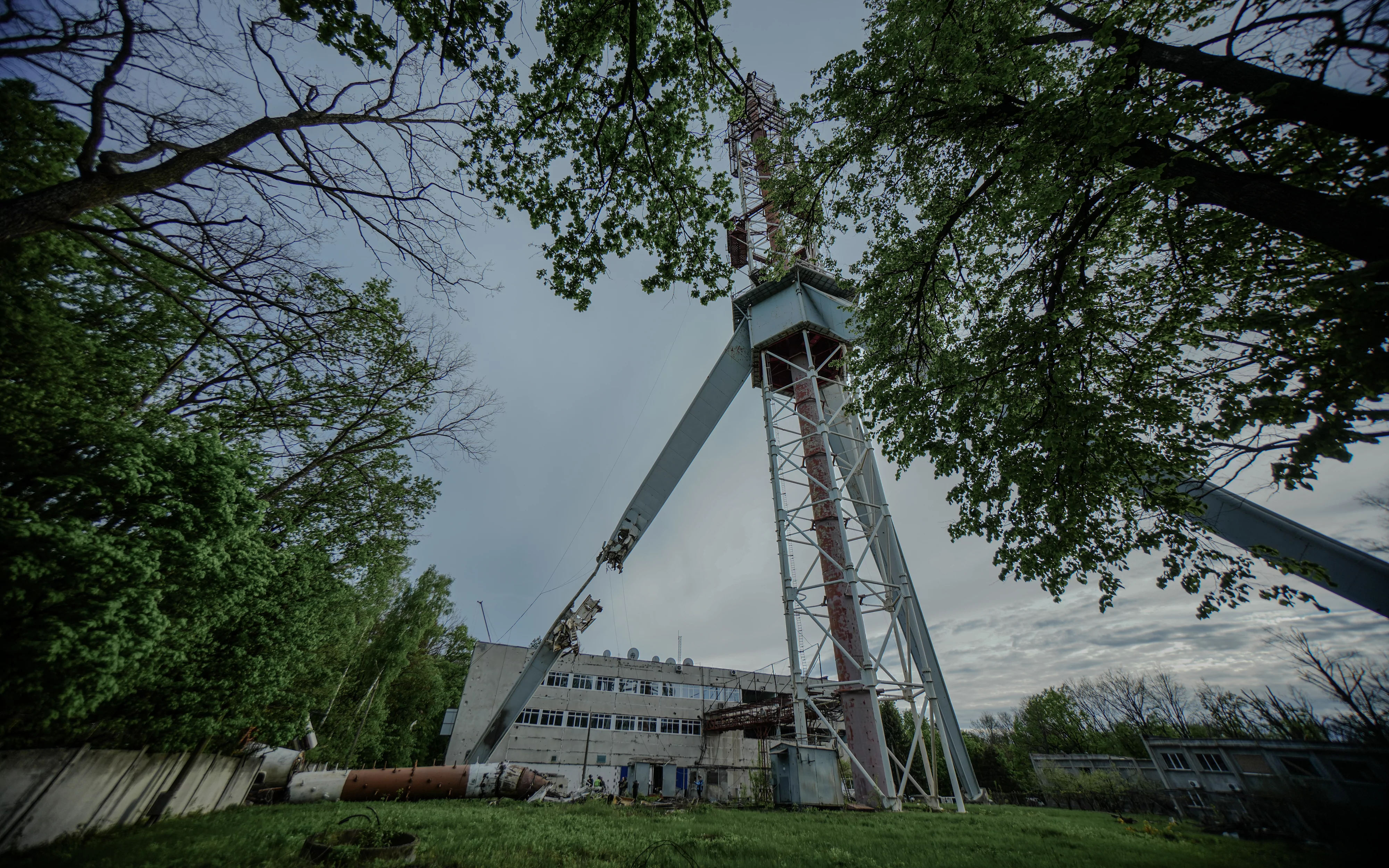 Russians destroyed Kharkiv TV tower with a missile attack on April 22. No casualties have been reported from the hit site. / Photo: Ivan Samoilov for Gwara Media