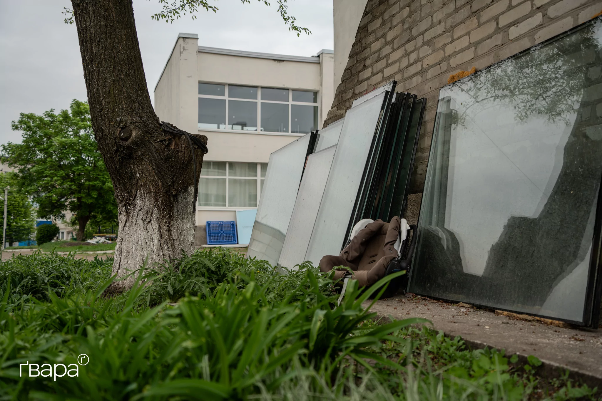 зображення до посту: «Треба відбудувати хоч одну школу, щоб потім ми могли навчати дітей»: як йде відновлення Шевченкового — фото