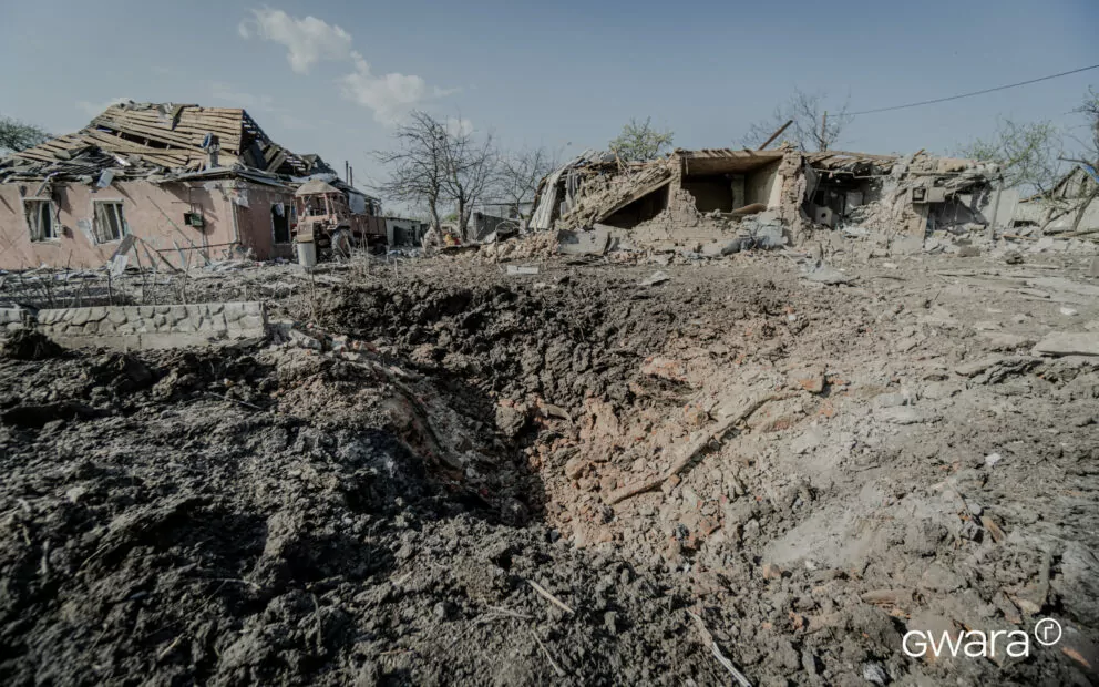 зображення до посту: Унаслідок скиду авіабомби в село Великі Проходи постраждали четверо людей — фото