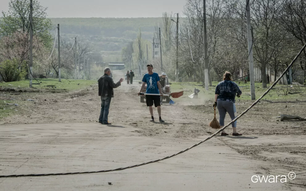 зображення до посту: Унаслідок скиду авіабомби в село Великі Проходи постраждали четверо людей — фото