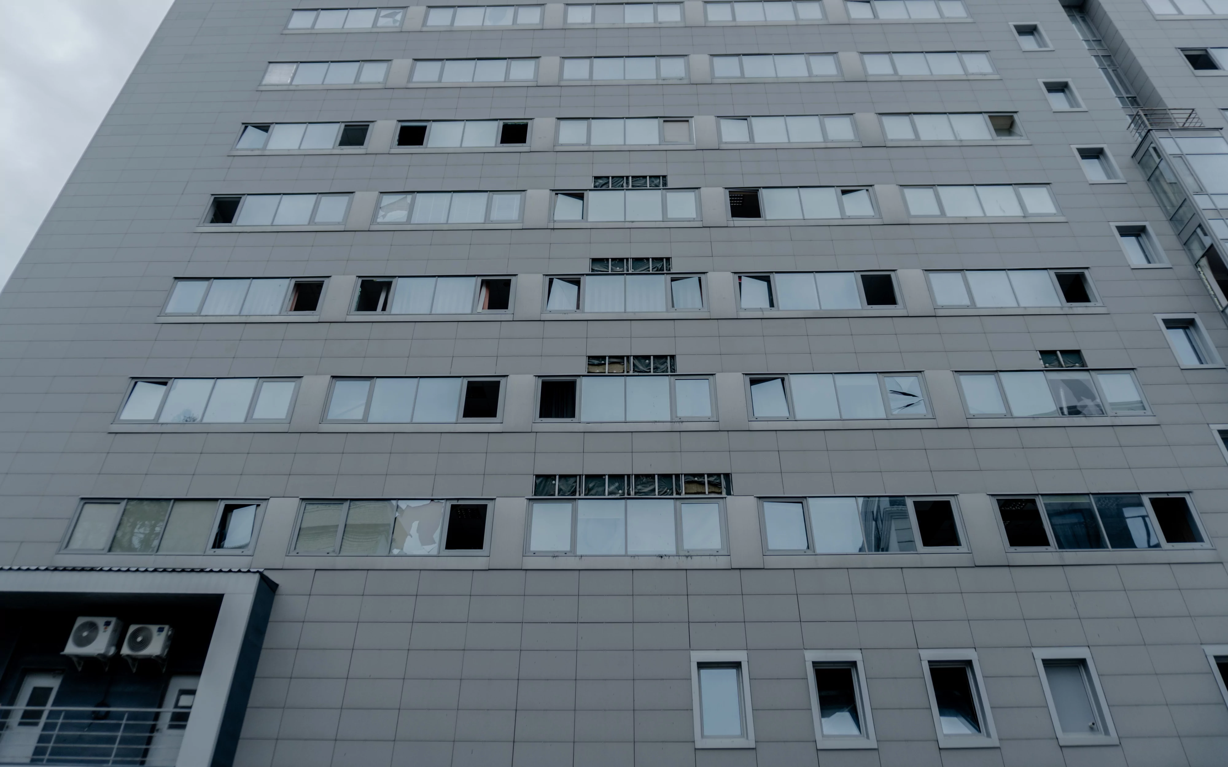 зображення до посту: Mayor: &#8220;Russians want to frighten us, make people leave the city.&#8221; Aftermath of missile strike on Kharkiv (photos)