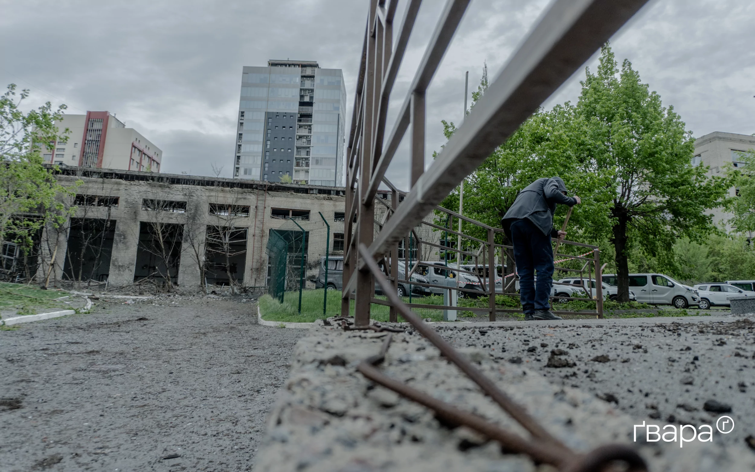 зображення до посту: Шість постраждалих, зруйнований газопровід та пошкоджені багатоповерхівки: РФ атакувала Харків – фото