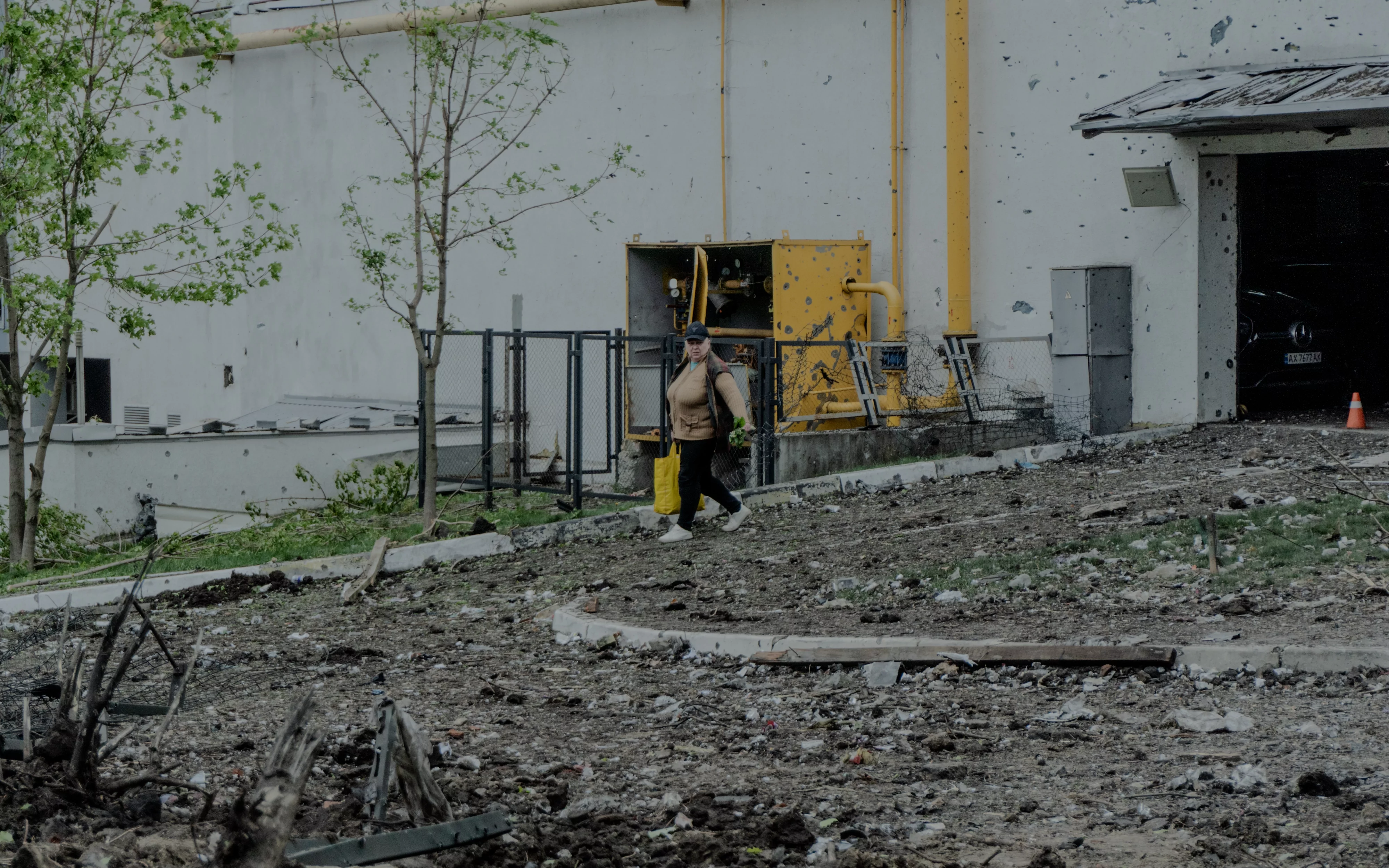 зображення до посту: Mayor: &#8220;Russians want to frighten us, make people leave the city.&#8221; Aftermath of missile strike on Kharkiv (photos)
