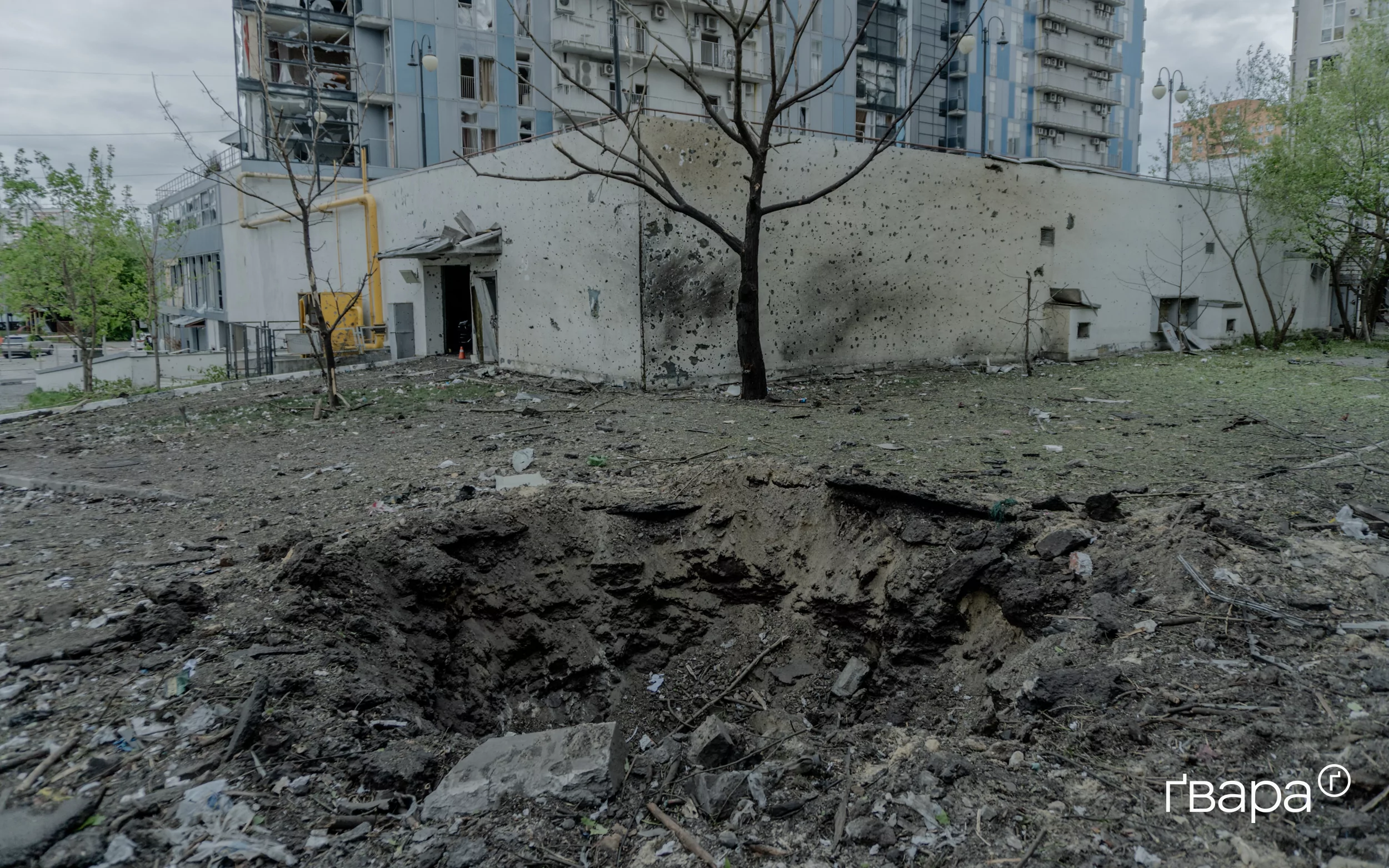 зображення до посту: Шість постраждалих, зруйнований газопровід та пошкоджені багатоповерхівки: РФ атакувала Харків – фото