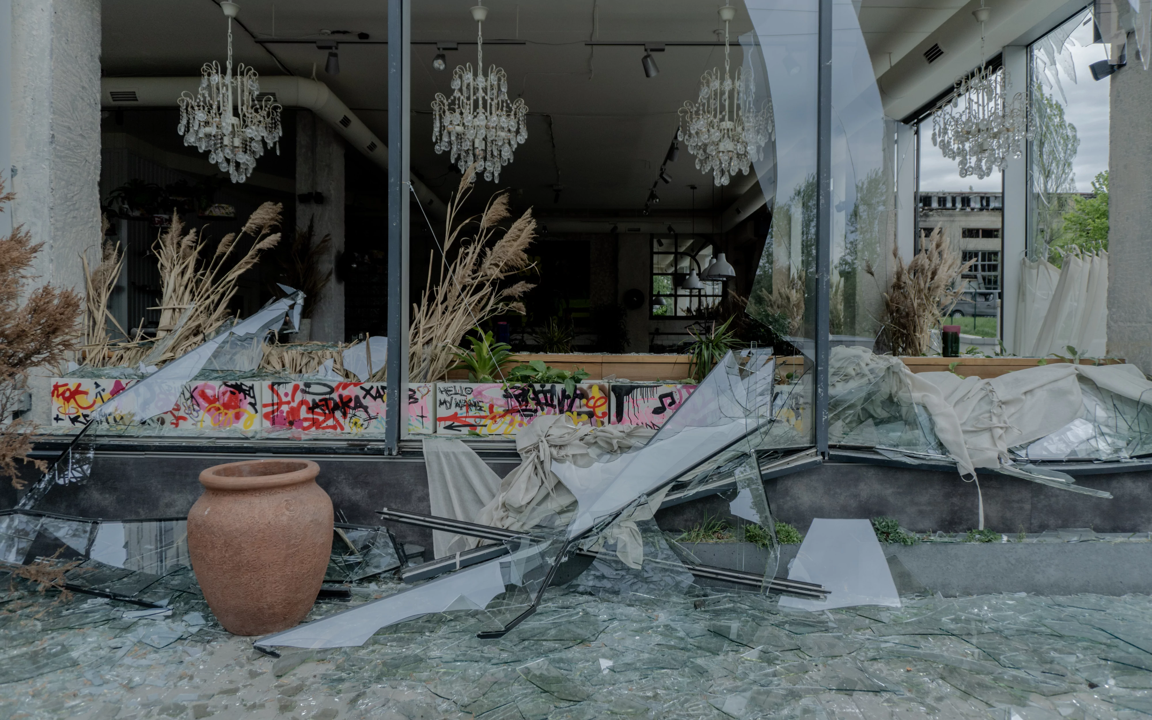 зображення до посту: Mayor: &#8220;Russians want to frighten us, make people leave the city.&#8221; Aftermath of missile strike on Kharkiv (photos)