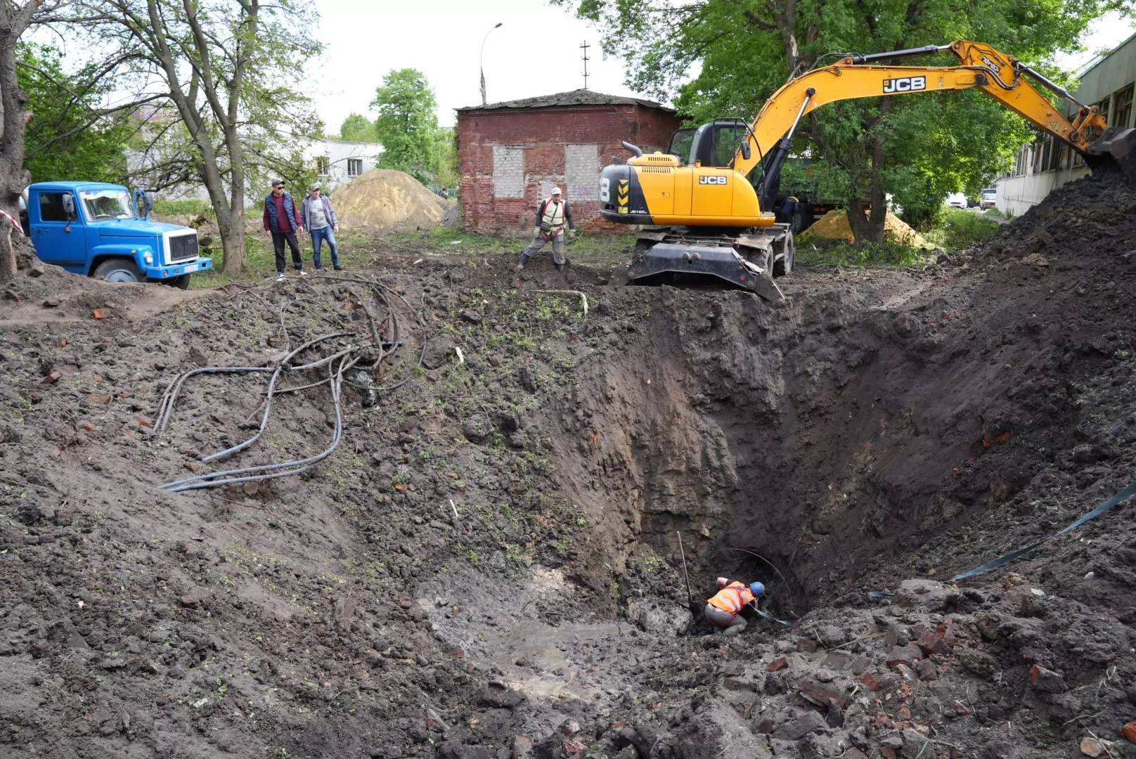 зображення до посту: ​​Russian missile attack damages psychiatric hospital in Kharkiv, injures 1 (in photos)