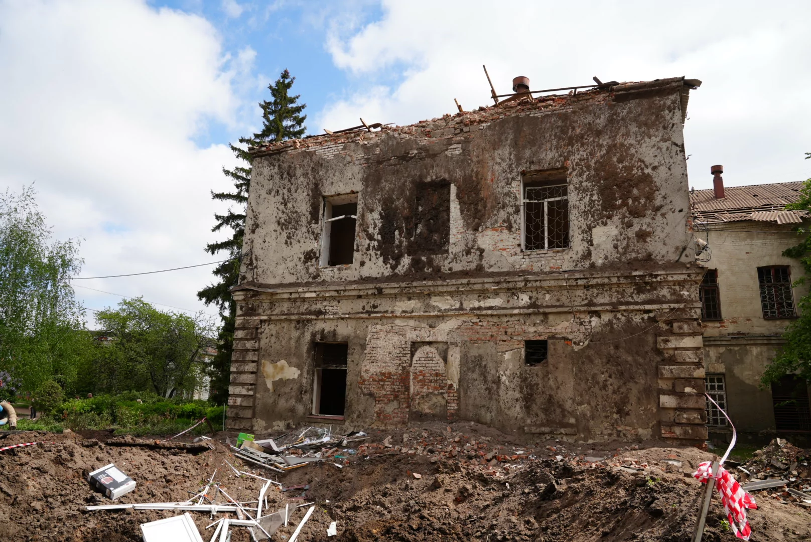 зображення до посту: ​​Russian missile attack damages psychiatric hospital in Kharkiv, injures 1 (in photos)