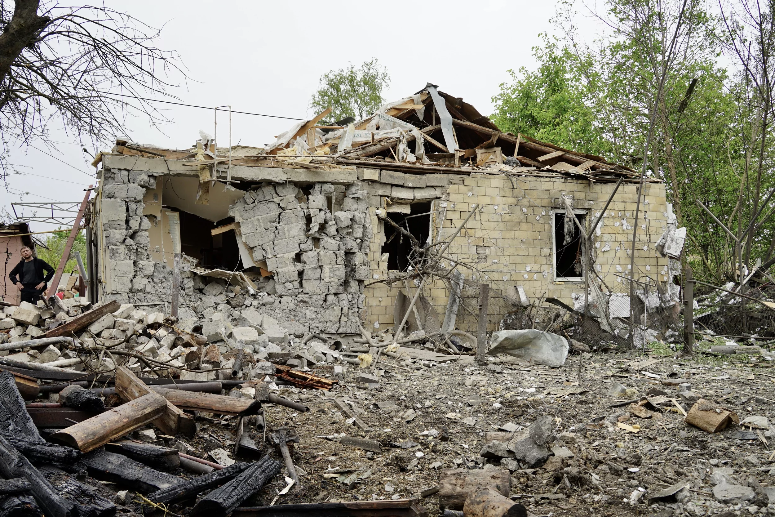 House in Derhachi destroyed by Russian air bombs on April 26 / Photo: Denys Klymenko for Gwara Media
