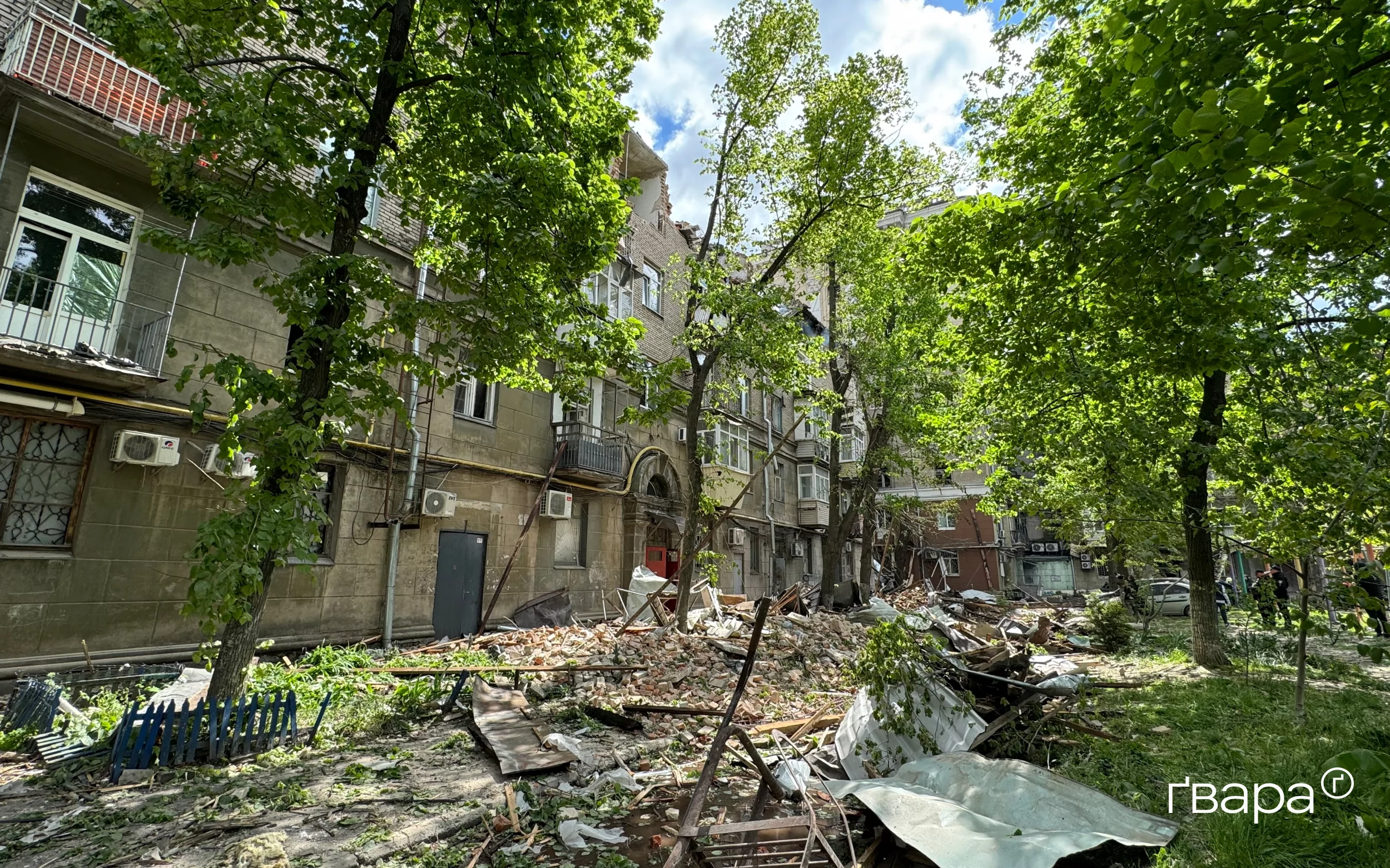 зображення до посту: Росіяни влучили по п’ятиповерхівці у середмісті Дніпра — фото