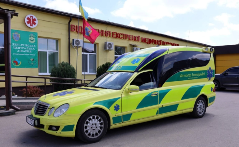 Дергачівська центральна лікарня отримала реанімобіль швидкої допомоги