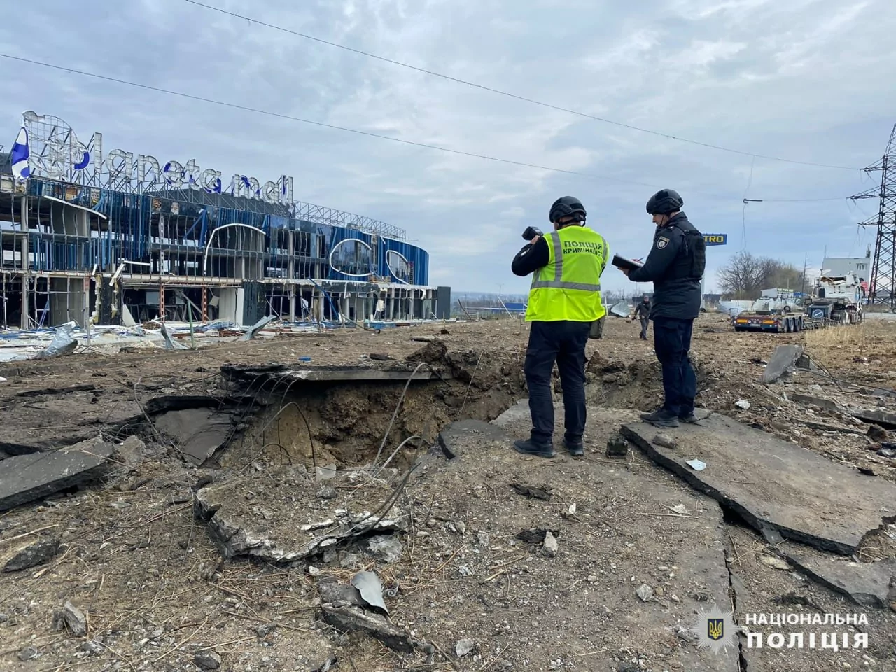 зображення до посту: Кількість постраждалих внаслідок нічного обстрілу Харкова зросла — фото