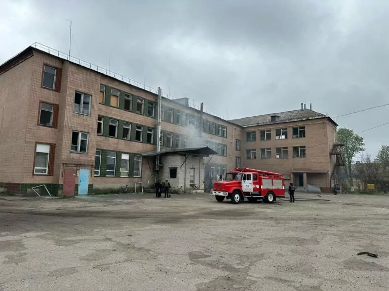 Russians shell 20 towns and villages in Kharkiv region, injure 2, damage library and post office