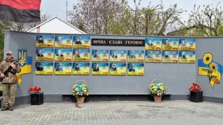 Фейк. В Україні відкрили Стіну пам’яті полеглим у війні Героям вартістю 18 мільйонів гривень