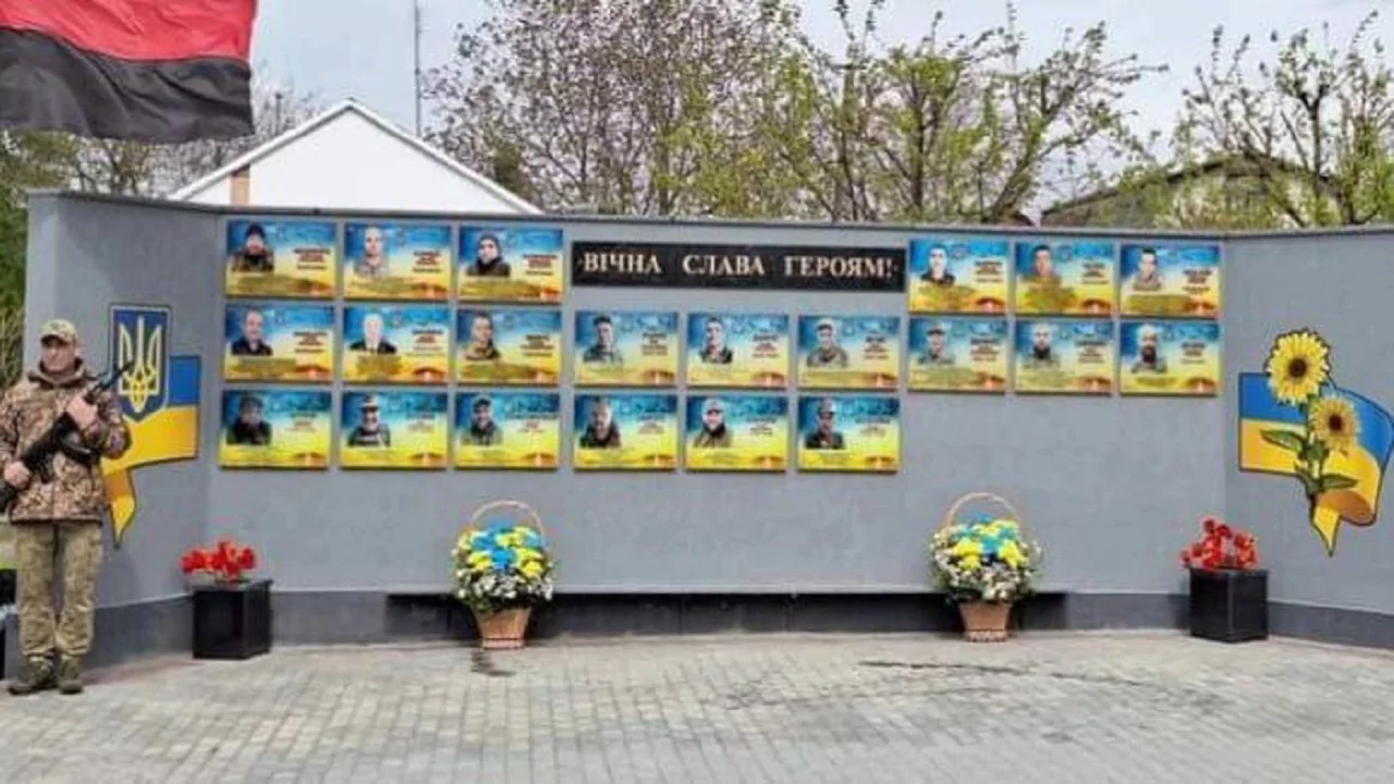 Постер до фейку про відкриття Стіни пам'яті вартістю 18 млн.грн