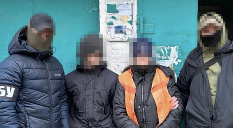 Хотіли підірвати залізничні ешелони ЗСУ: СБУ підозрює родину в диверсії