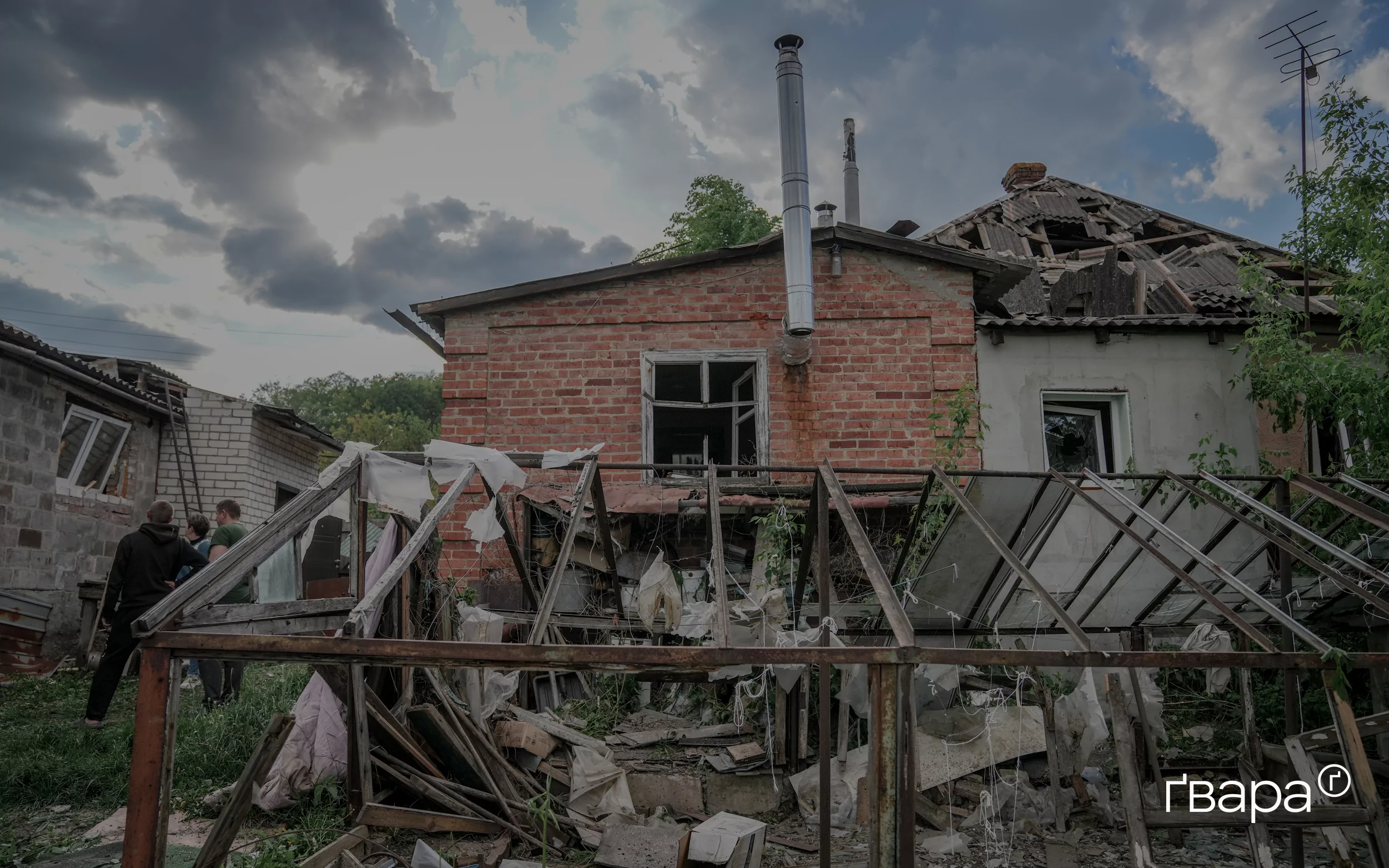 зображення до посту: Армія РФ завдала ударів по спортивному комплексу в Дергачах: серед поранених є діти: фото