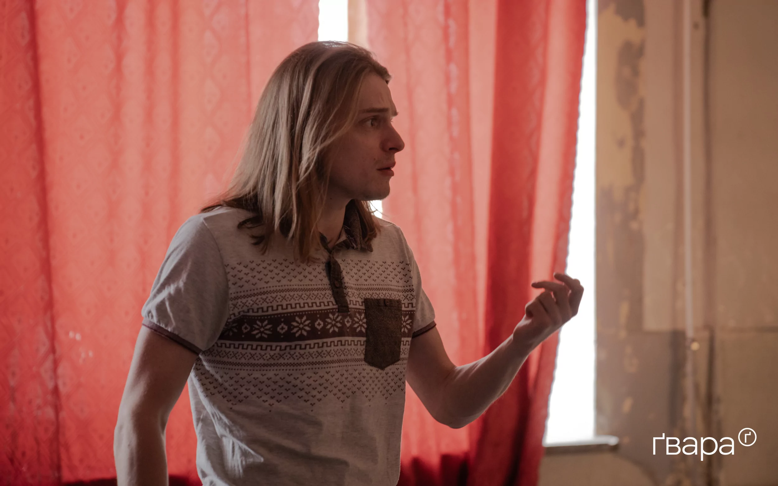 зображення до посту: «Навіть без світла, води та газу в Харкові відбувається мистецтво»: молодий театр «Очерет» відзначає першу річницю