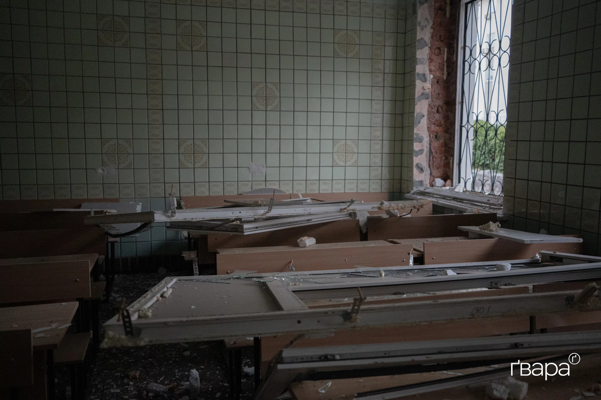 зображення до посту: Російський авіаудар пошкодив університет у Харкові — фото
