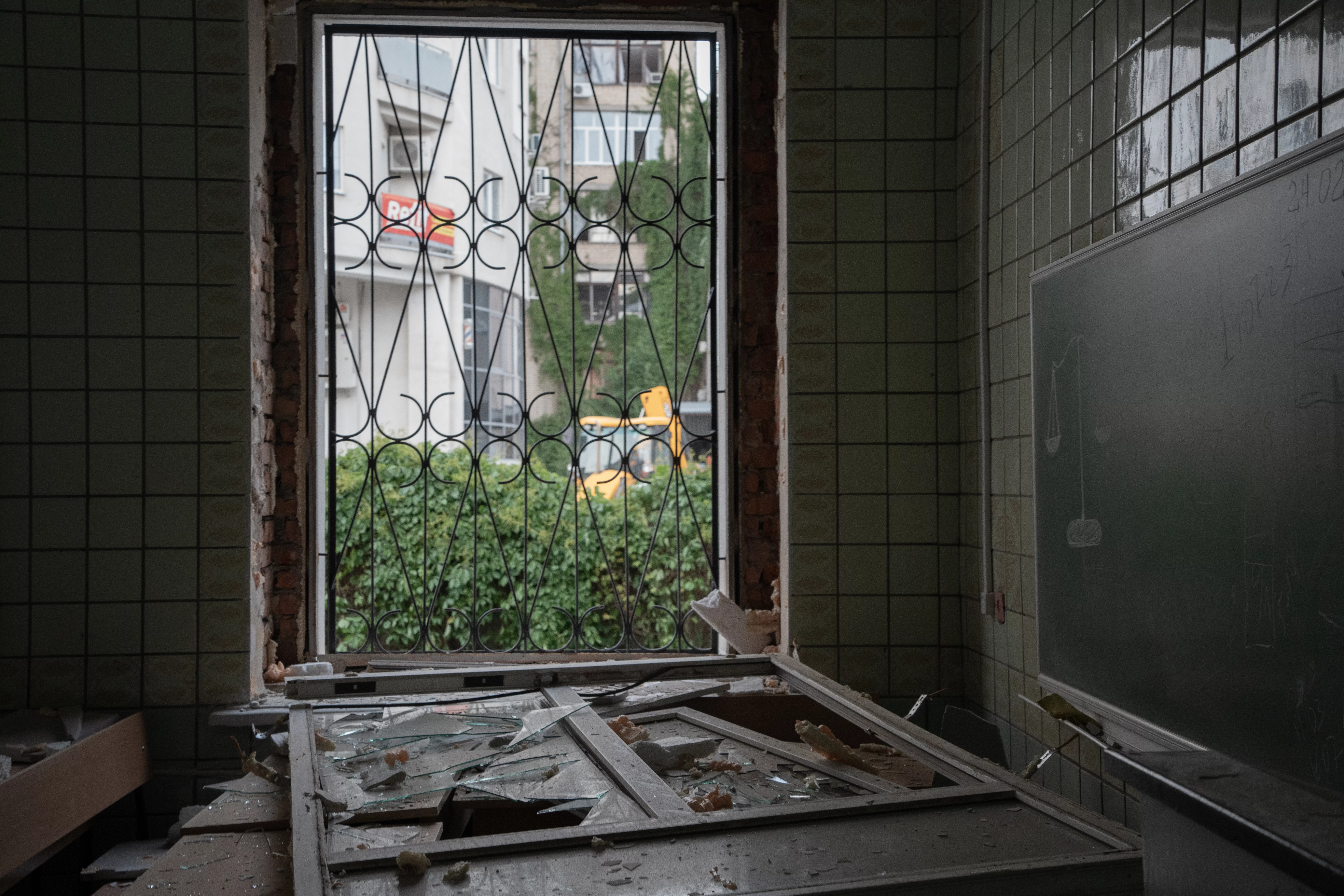 зображення до посту: In Photos: Russian glide bomb attack damages Kharkiv National University of Economics 