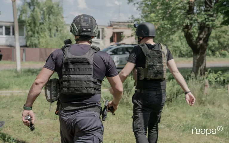 Поліція під обстрілами евакуювала шістьох жителів Дергачівської громади 