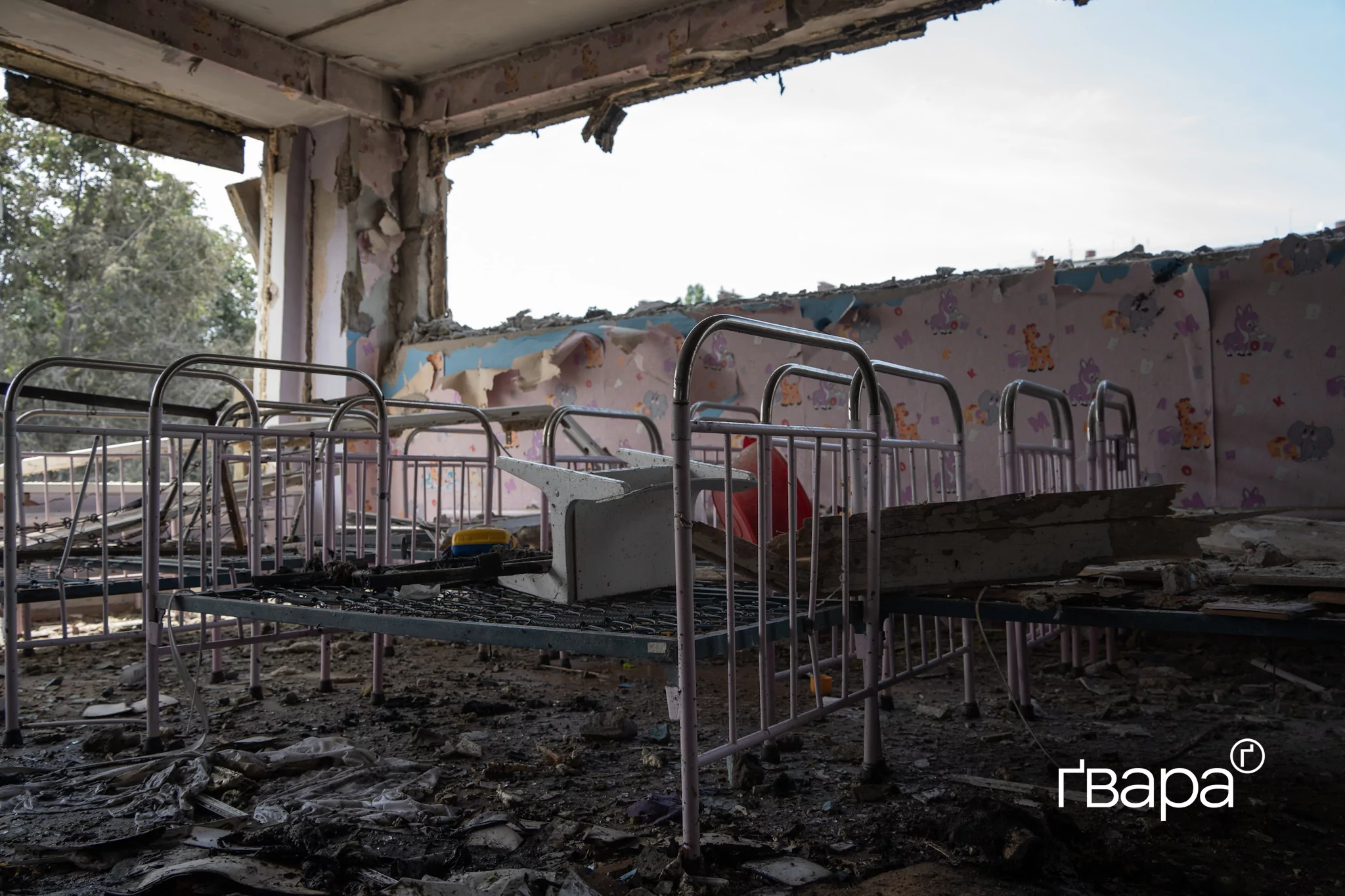 зображення до посту: Росіяни зруйнували дитячий садок у Чугуєві на Харківщині — фото