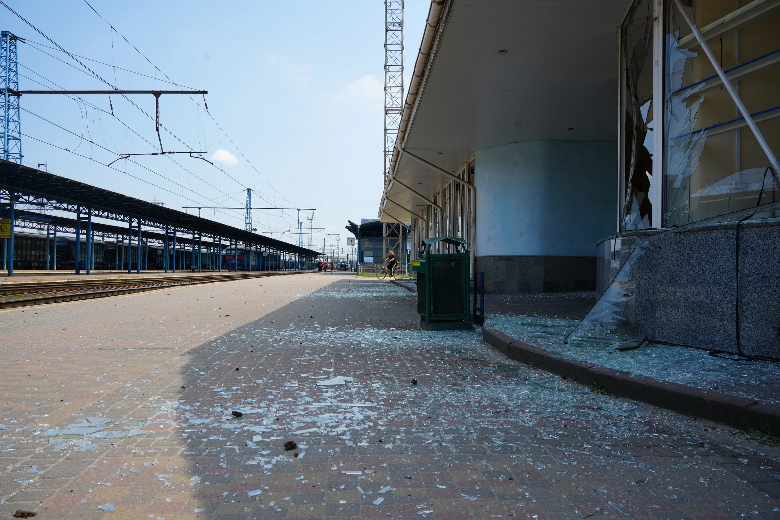 зображення до посту: In Photos: Russian missile attacks on railway station in Kharkiv region injures 8