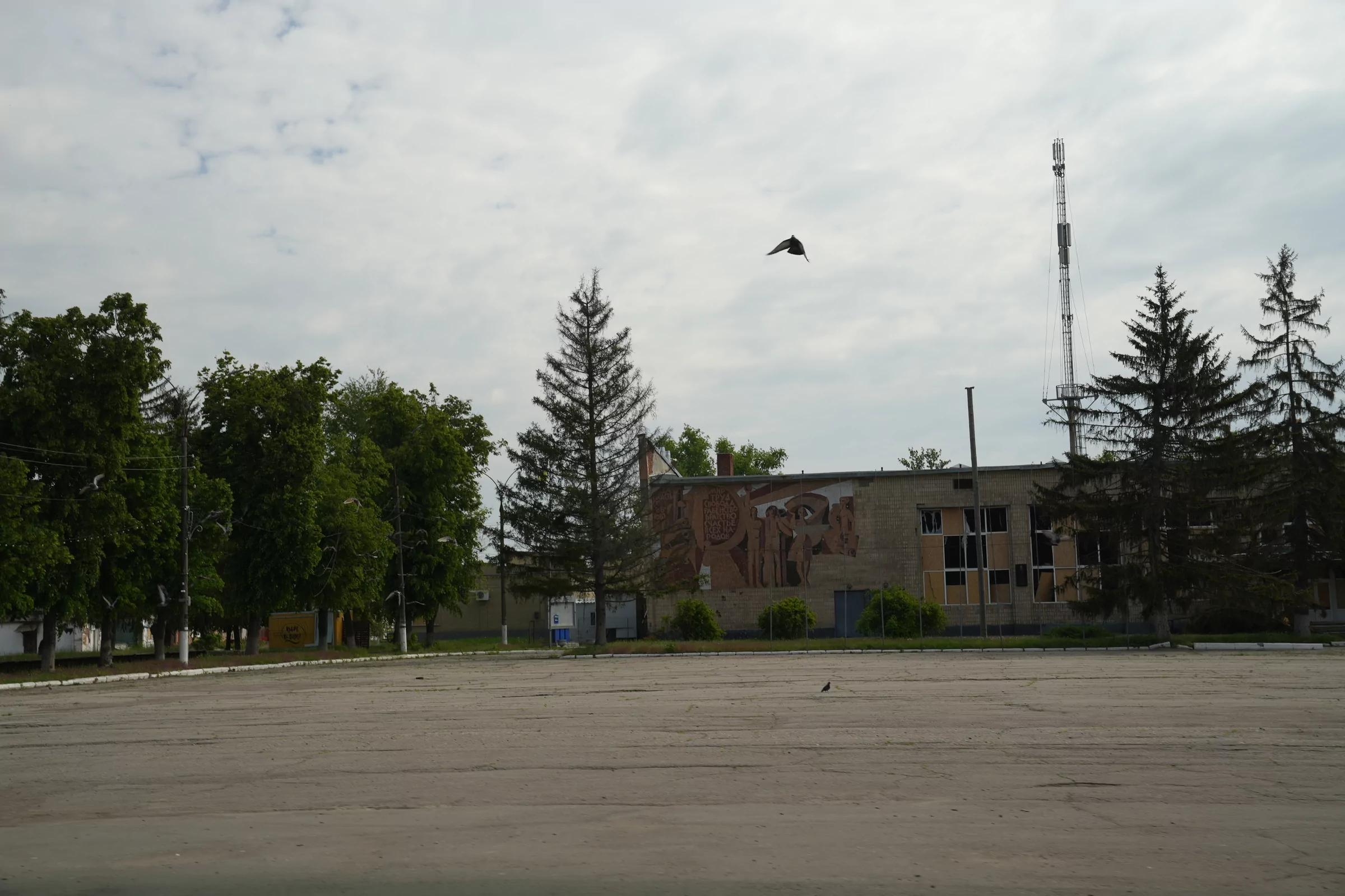 A square in Vovchansk, May 11 / Photo: Yana Sliemzina for Gwara Media