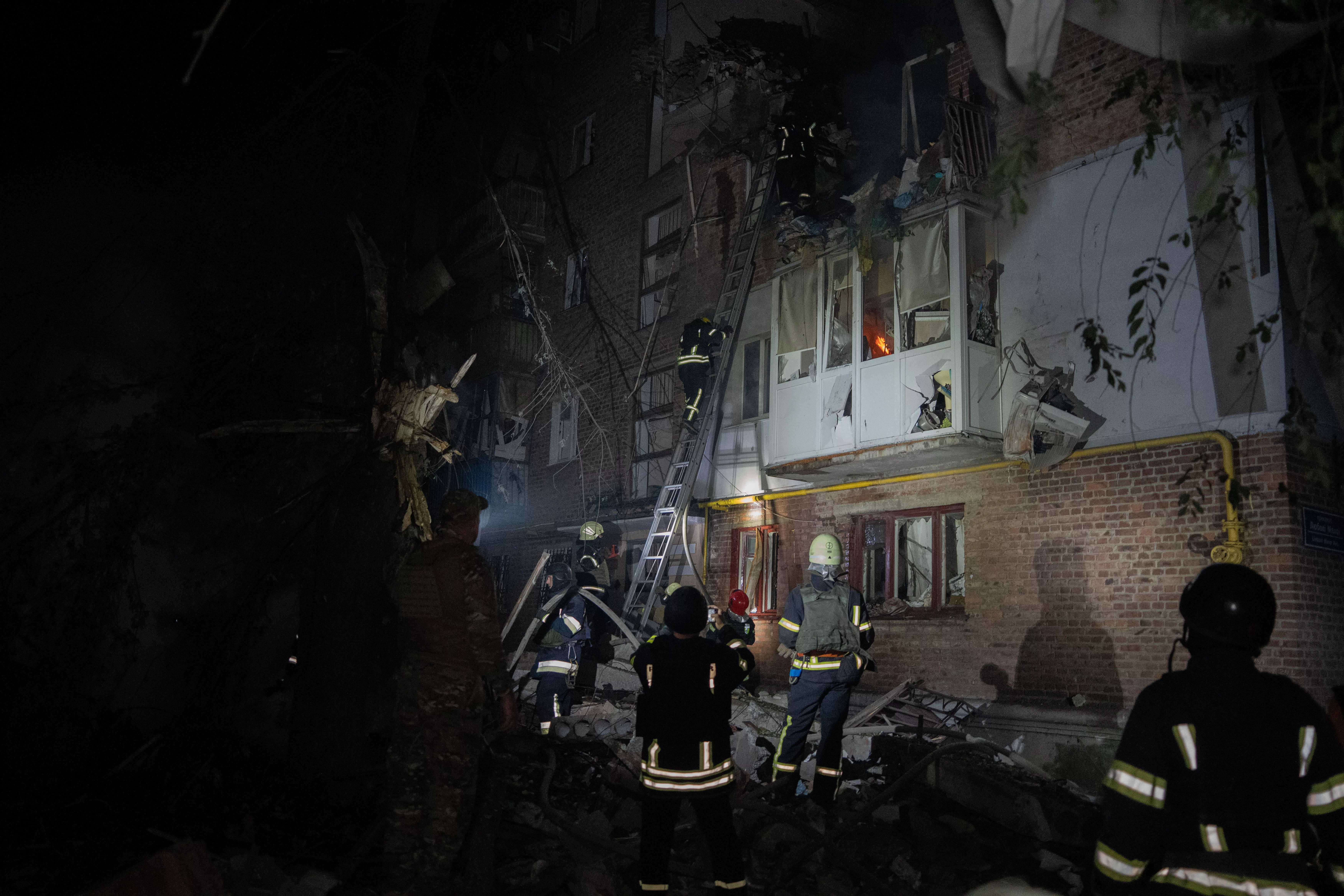 зображення до посту: In photos: Russian double-tap attack on Kharkiv kills 6, injures 26, including 2 children 