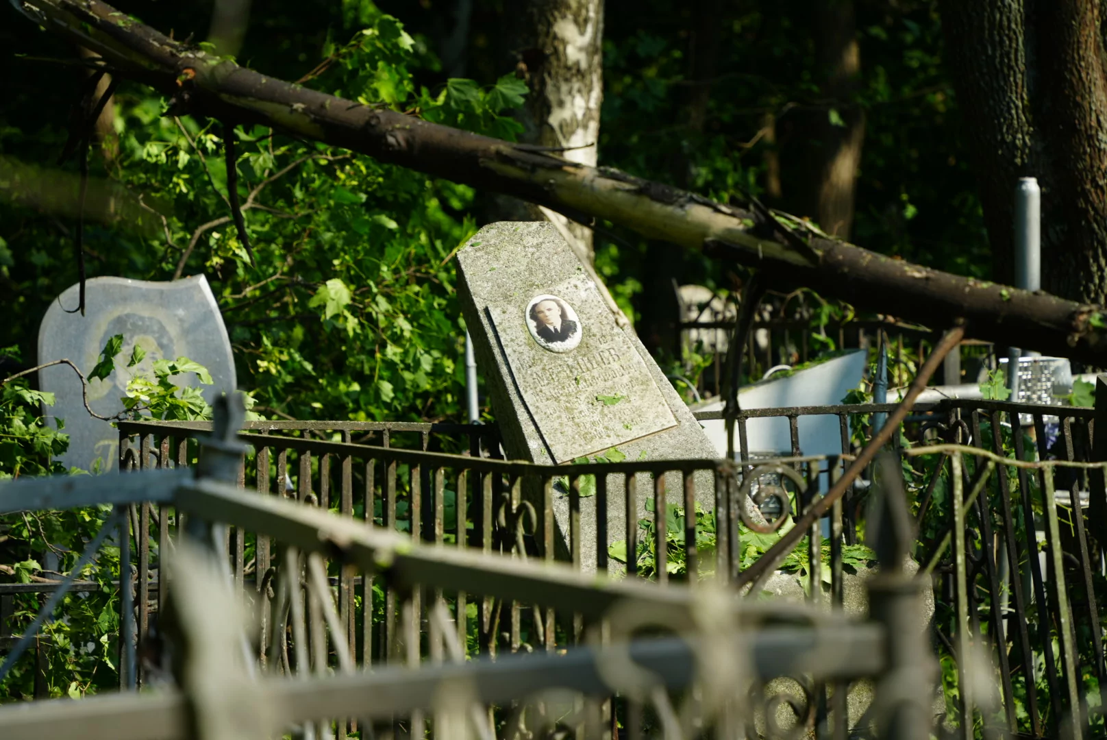 зображення до посту: In Photos: Russians drop guided bombs on center of Kharkiv, damaging cemetery and gas station