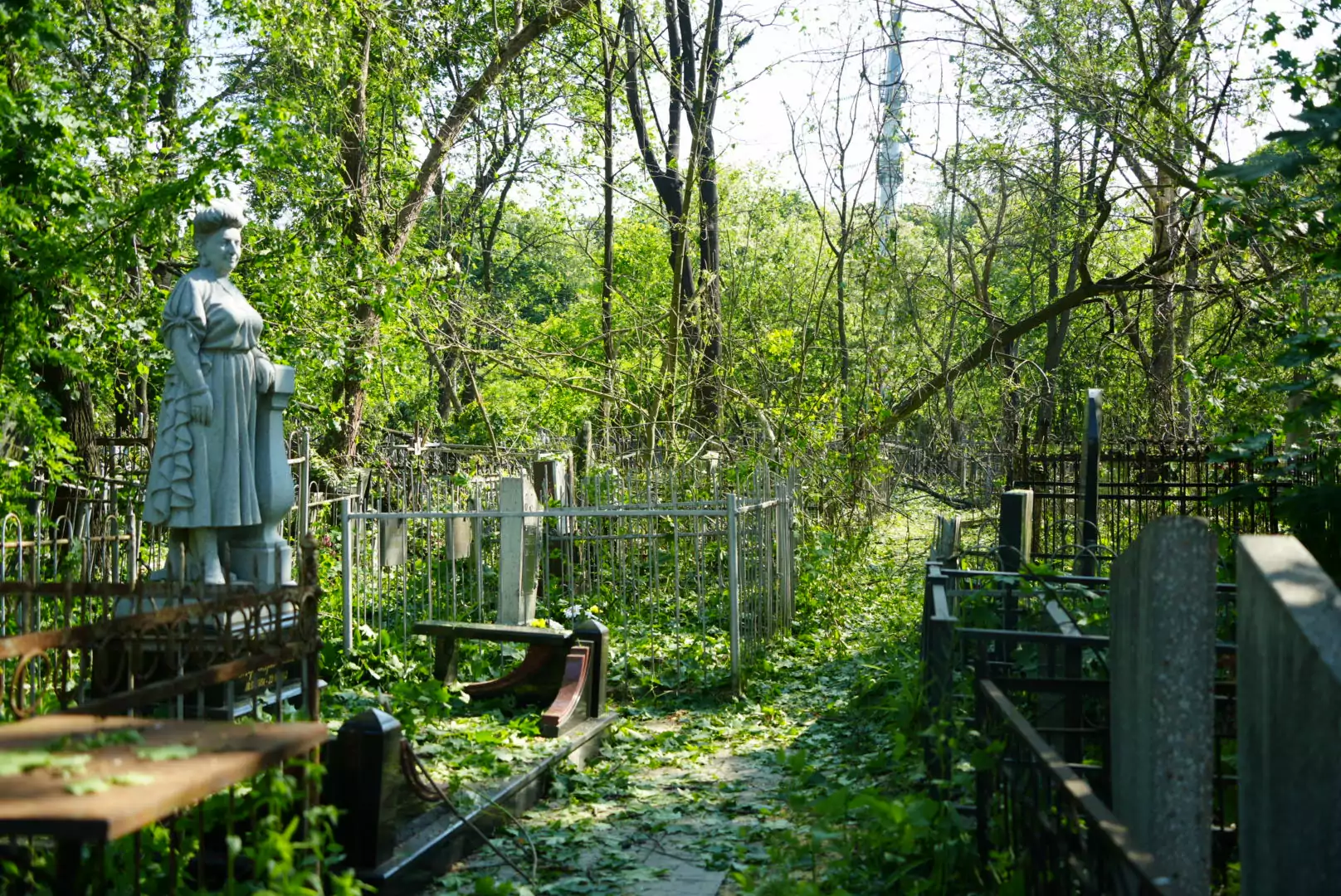 зображення до посту: In Photos: Russians drop guided bombs on center of Kharkiv, damaging cemetery and gas station