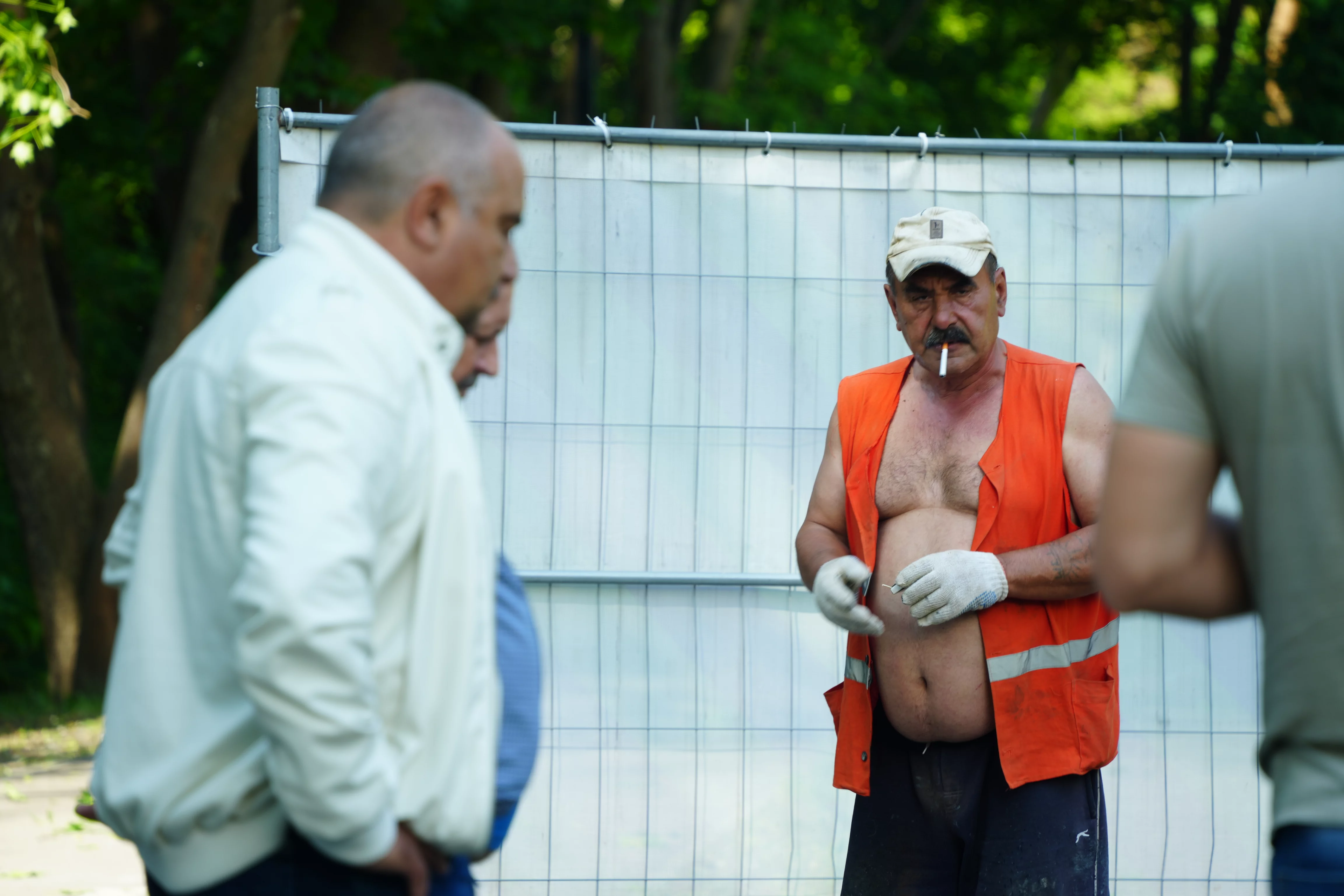 зображення до посту: In Photos: City workers clean up aftermath of Russian drone attack on Kharkiv that injured 5