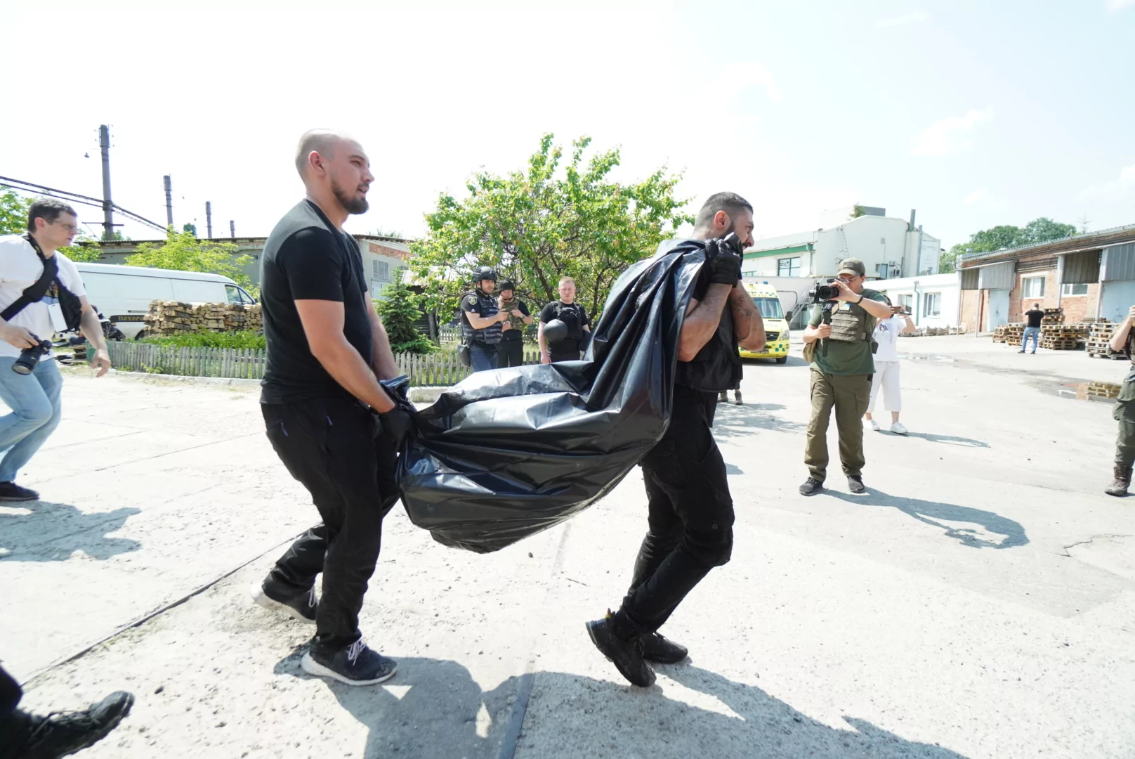 Russian missile attack on Kharkiv on May 23 killed seven people and injured at least 17. / Photo: Ivan Samoilov for Gwara Media