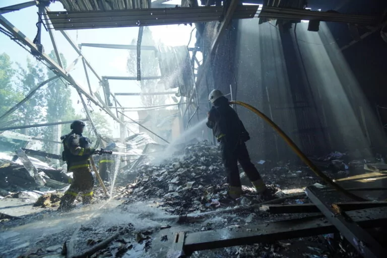 (Updated) In photos: Russia hits Kharkiv printing house with missile during work shift, kills 7, injures 20 
