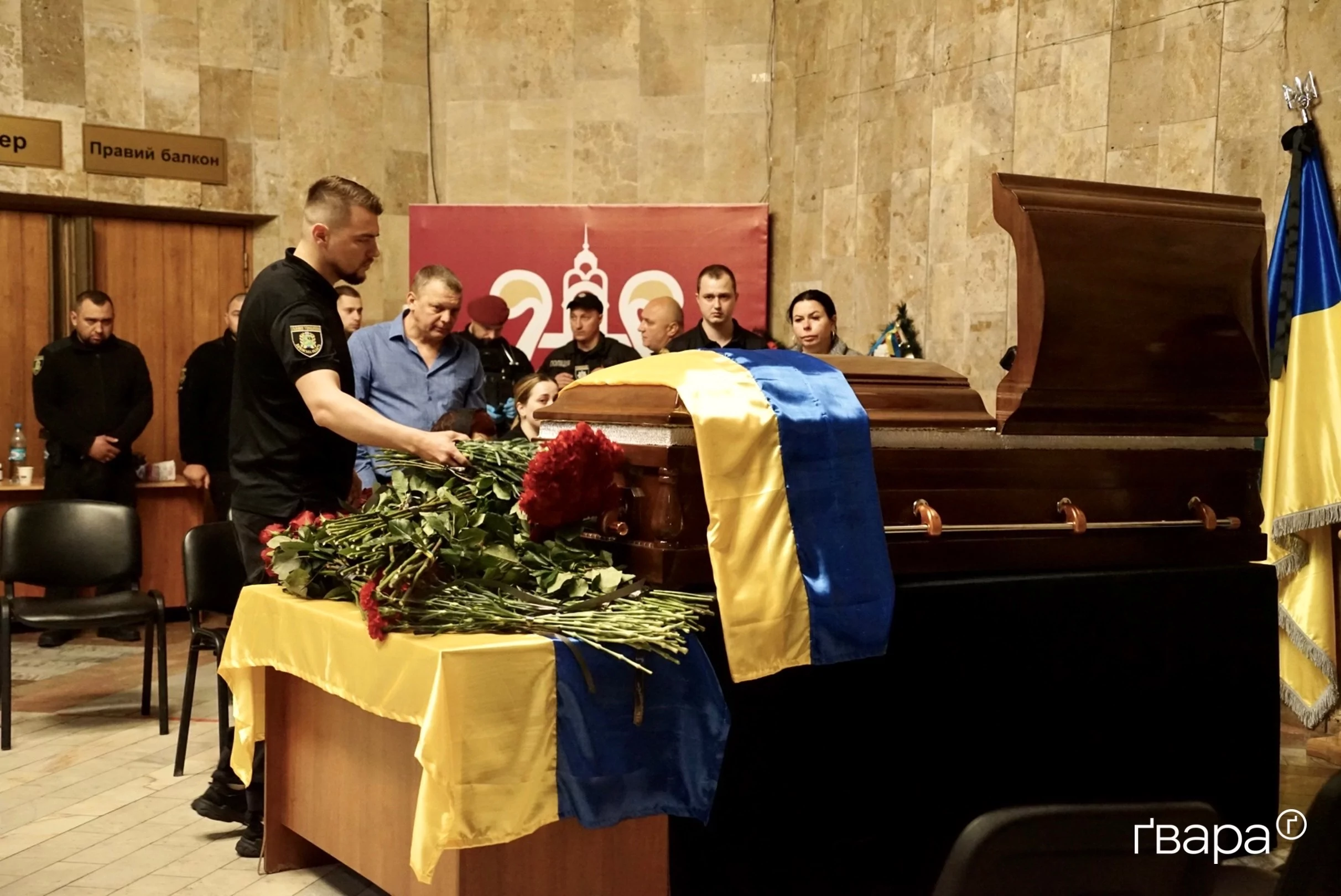 зображення до посту: У Харкові попрощалися з поліцейським, який загинув у Вовчанську під час евакуації людей